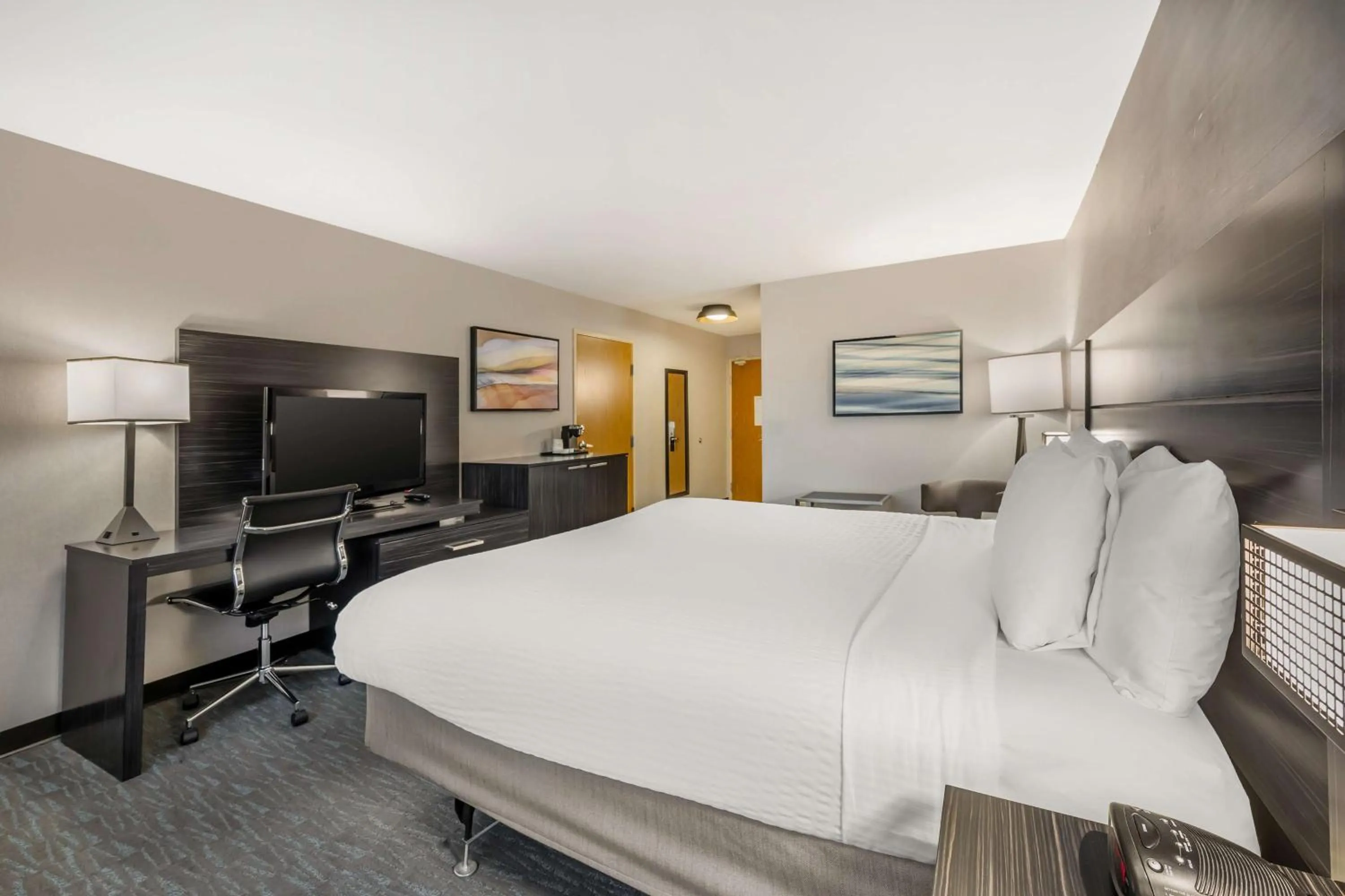 King Room with Roll-in Shower - Disability Access/Non-Smoking in Best Western Plus North Las Vegas Inn & Suites