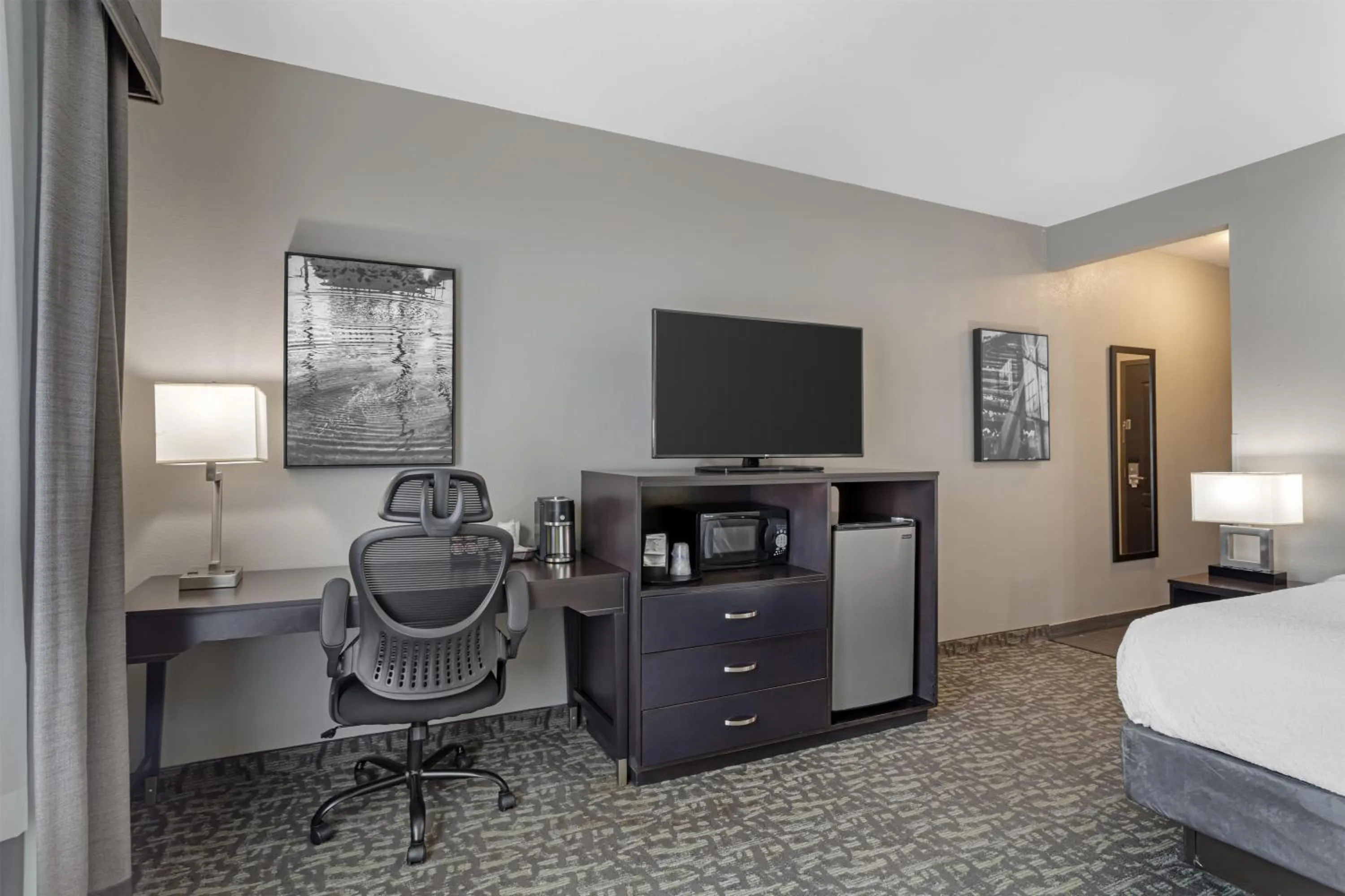 King Room with Roll-In Shower - Disability Access in Best Western Plus Bay City Inn & Suites