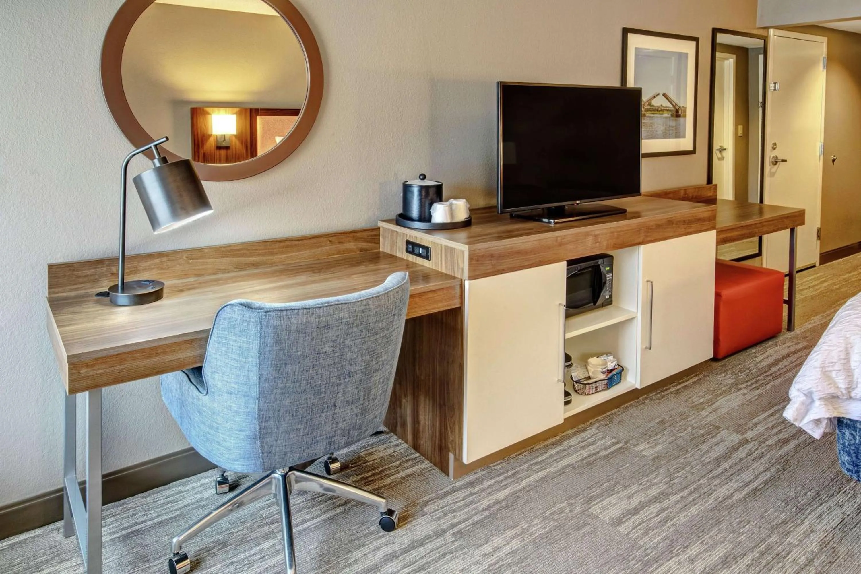 King Room - Mobility Access/Non-Smoking in Hampton Inn Elizabeth City