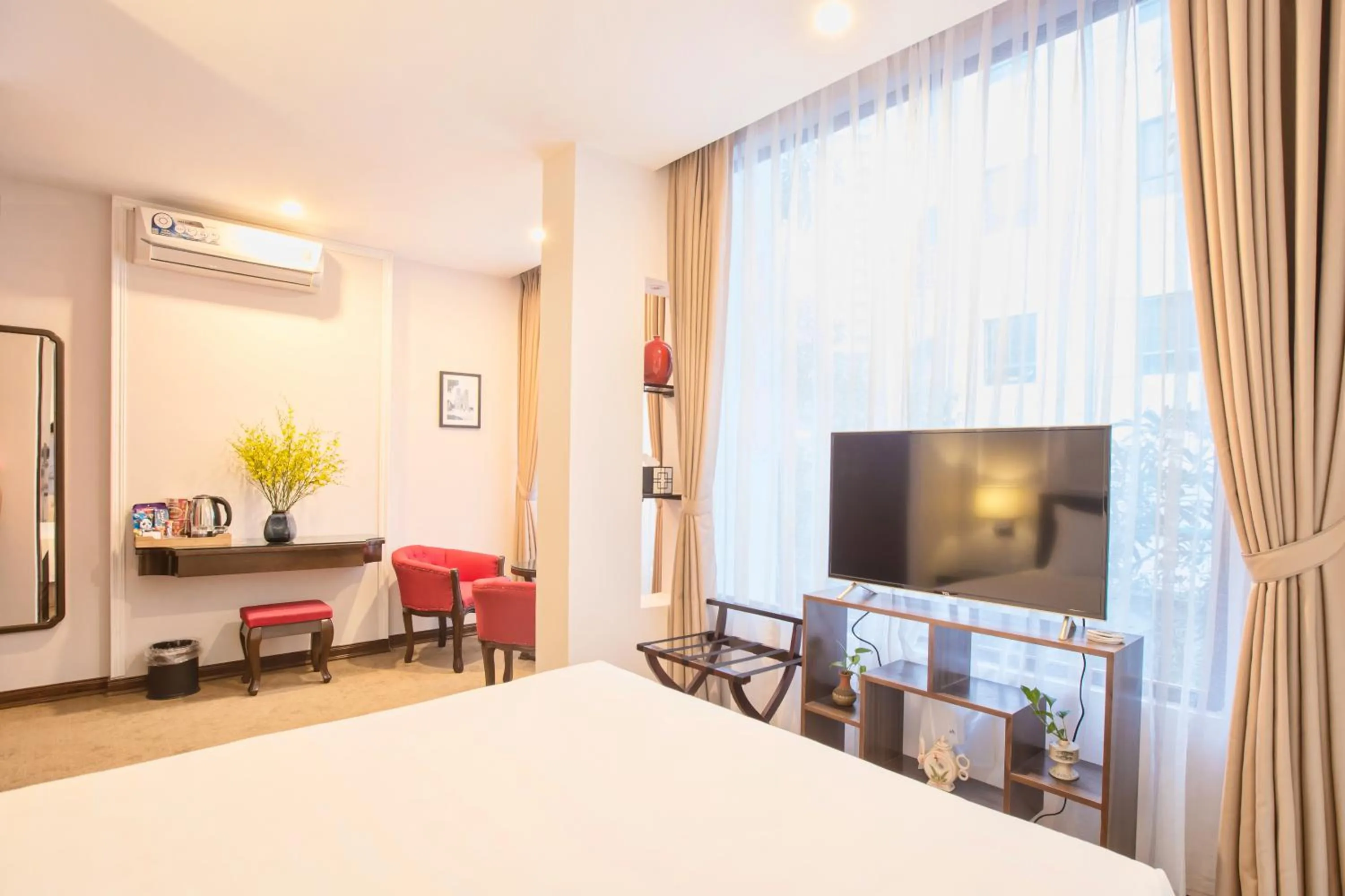 Deluxe Double Room in Dinh Ami Hanoi Hotel