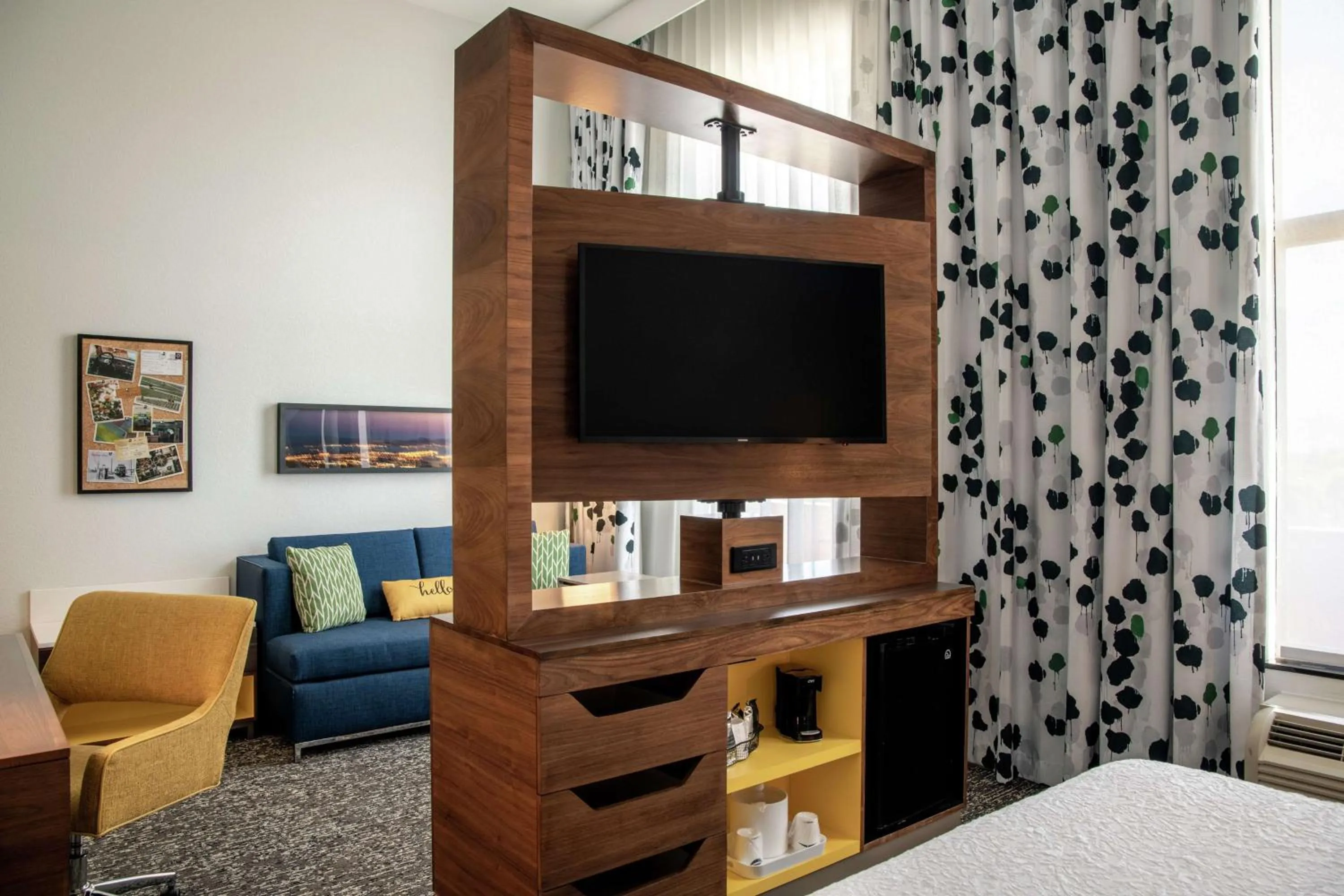 King Studio Suite - Mobility Access/Non-Smoking in Hampton Inn & Suites Sherman Oaks