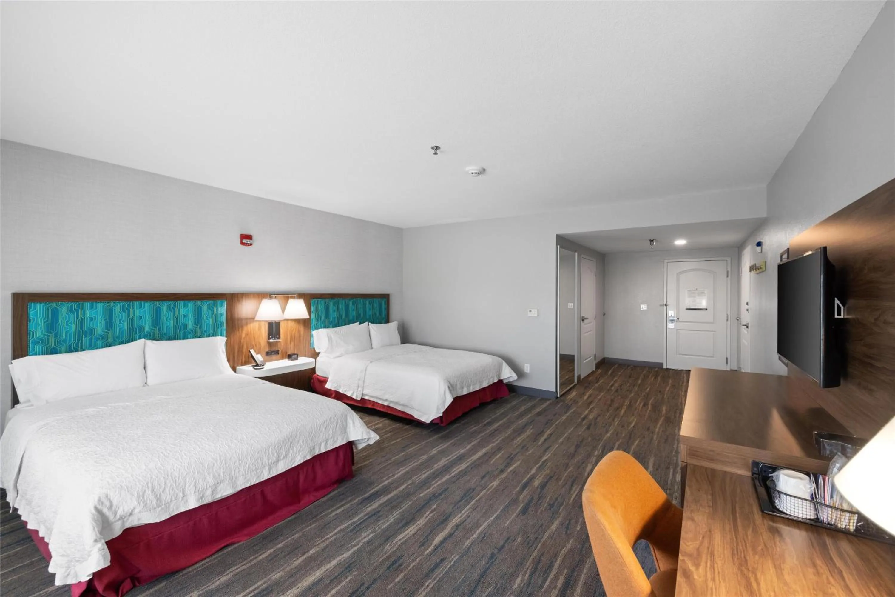 Queen Room with Two Queen Beds - Mobility and Hearing Access/Non-Smoking in Hampton Inn & Suites Madera