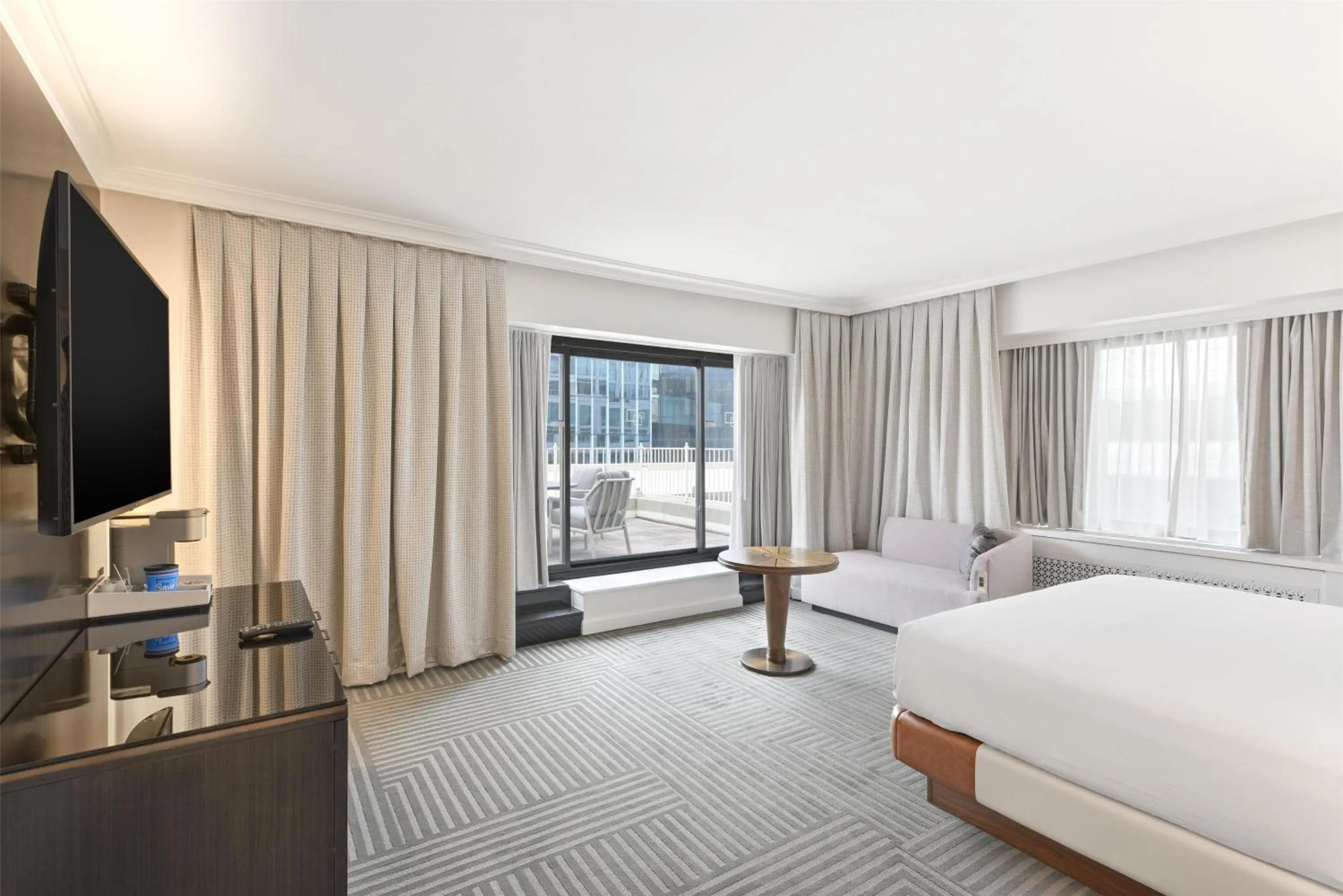 King Room Terrace with Balcony and City View in Capital Hilton