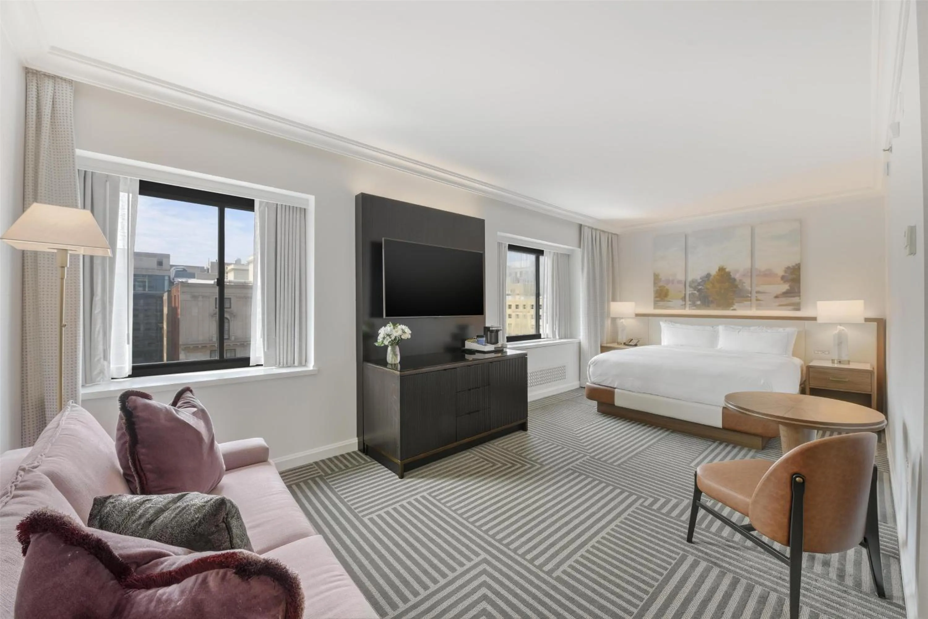 Deluxe King Room with City View in Capital Hilton