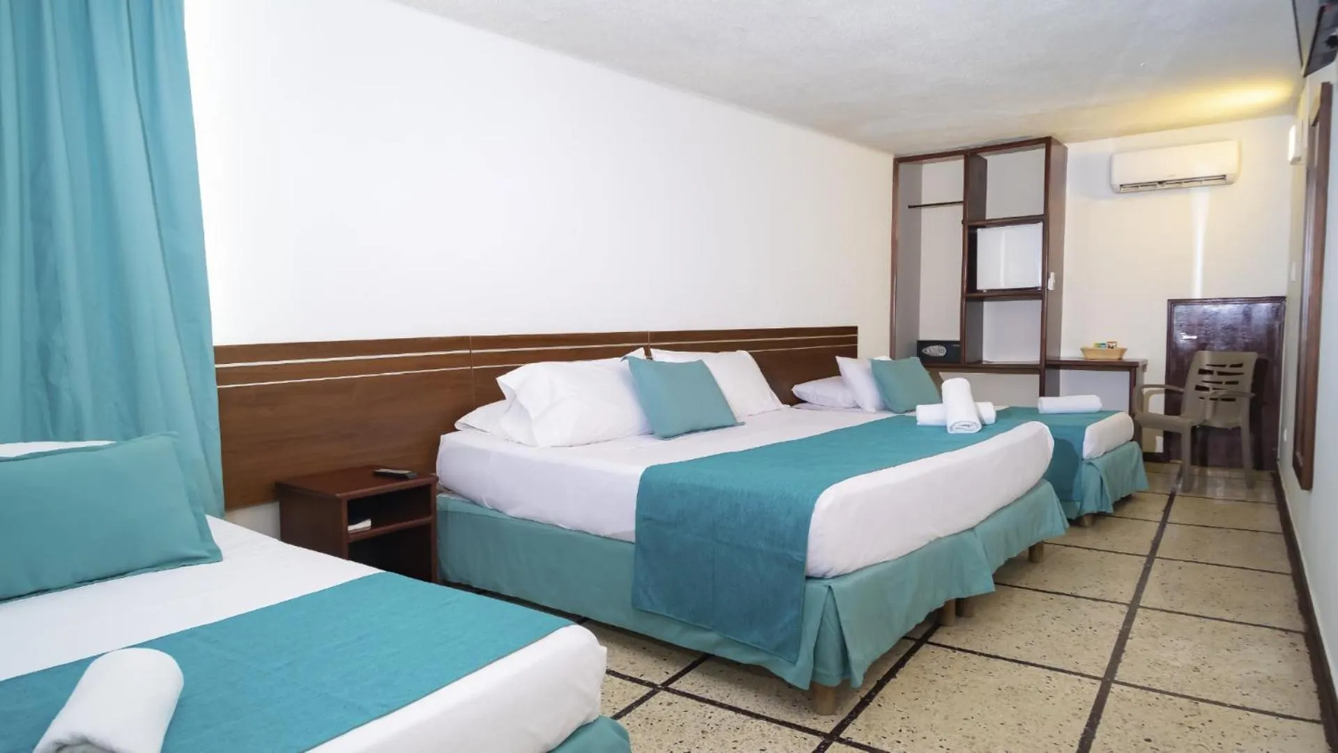 Quadruple Room in Hotel Portobelo Convention Center