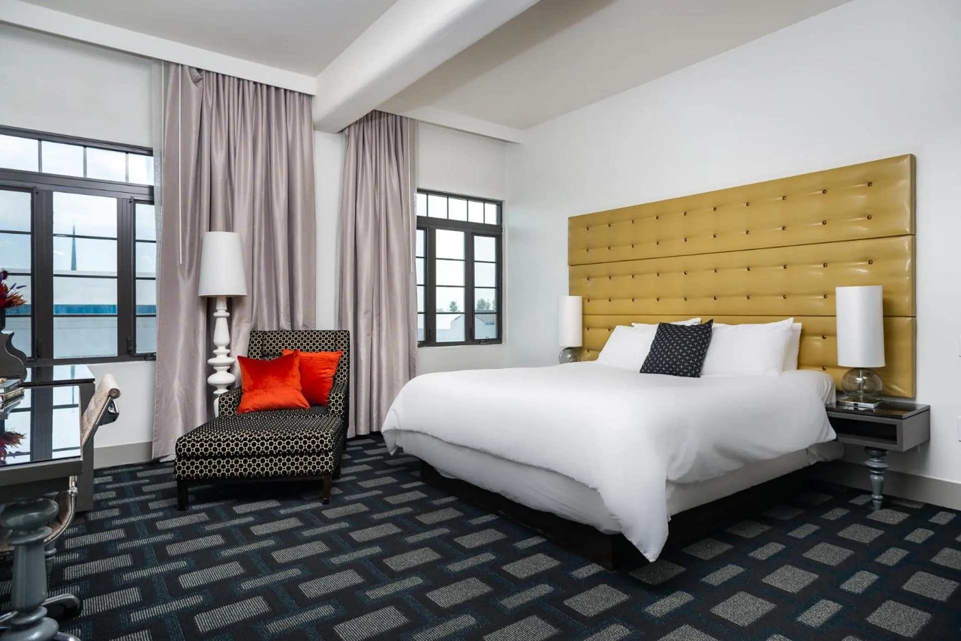 Deluxe King Room in Padre Hotel