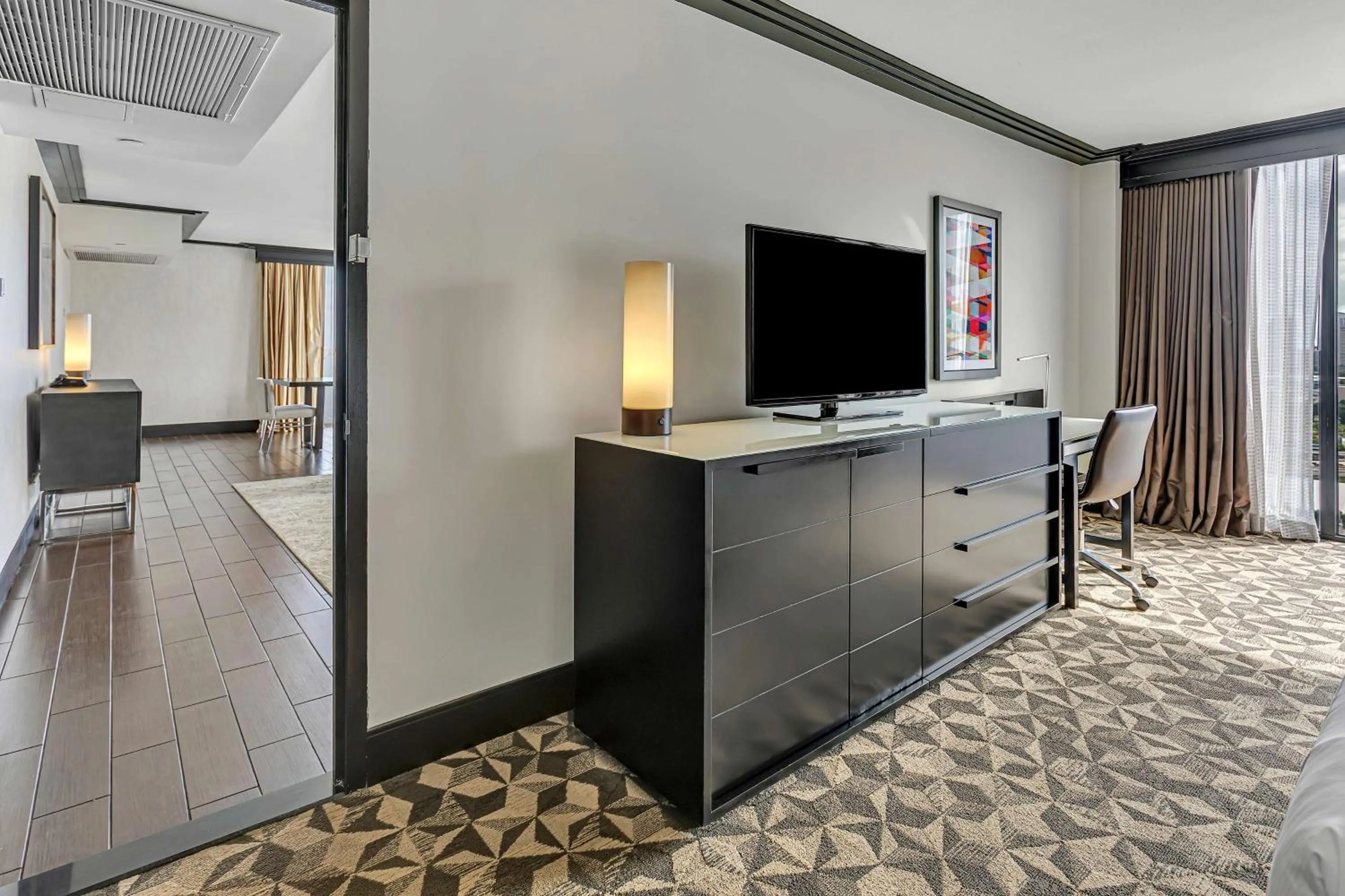 Queen Suite with Two Queen Beds and Bay View in Hilton Miami Downtown