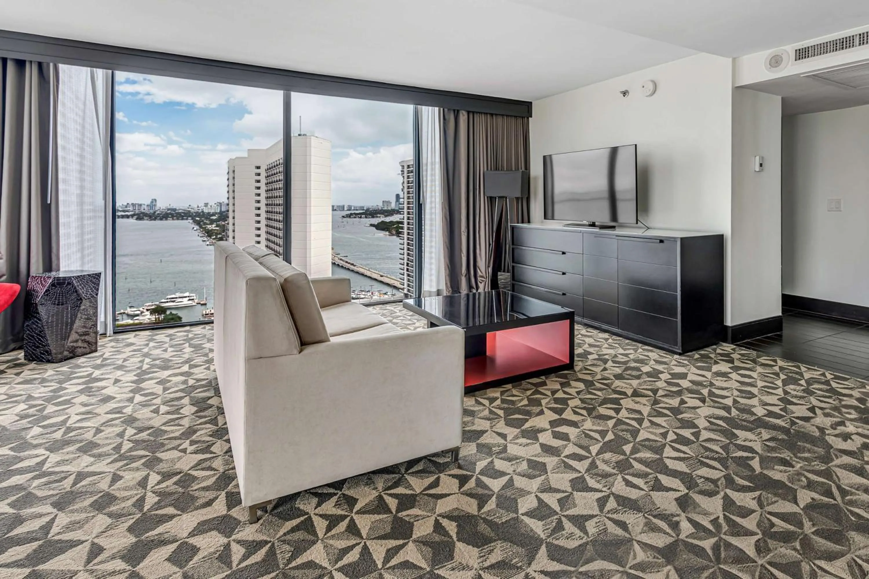 Junior King Suite with Bay View in Hilton Miami Downtown