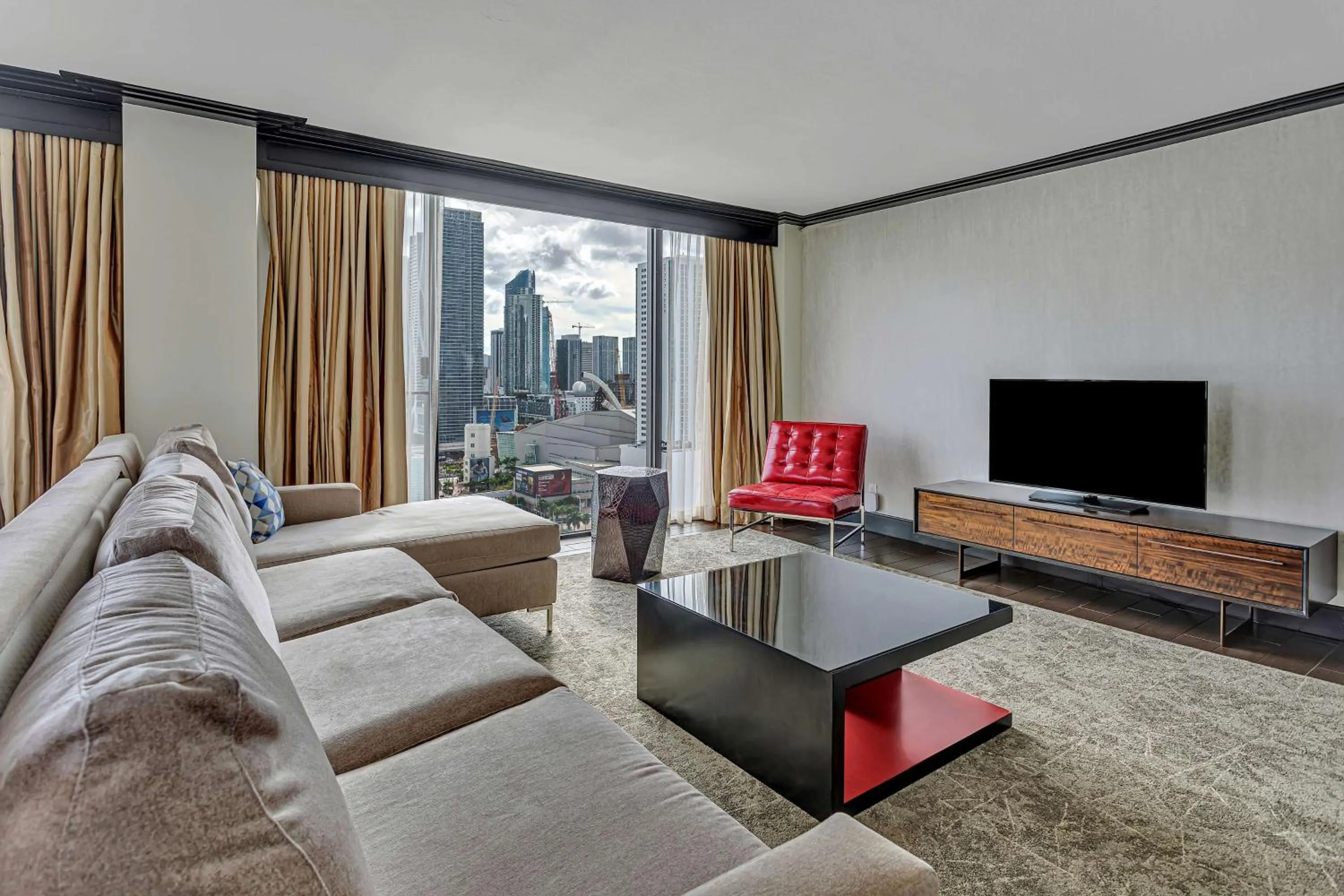 One-Bedroom King Suite with View in Hilton Miami Downtown