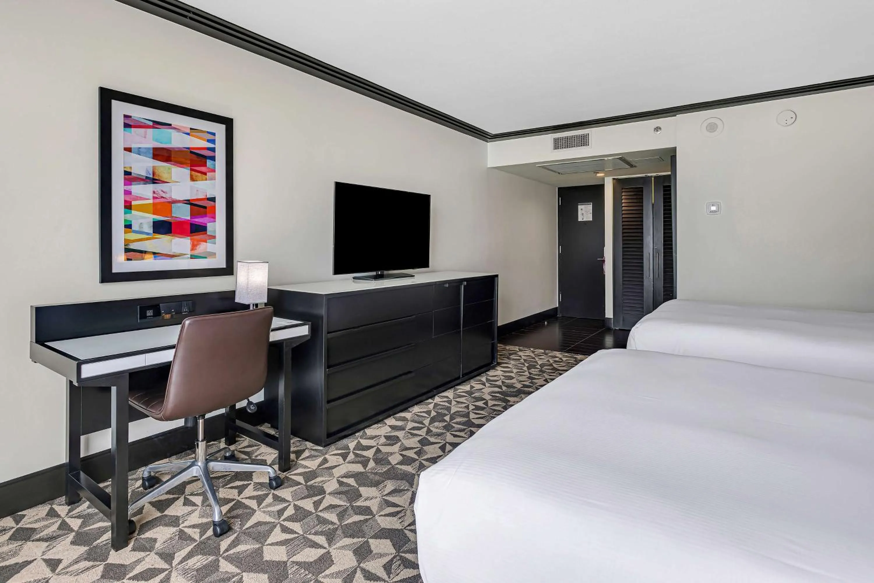 Queen Room with Two Queen Beds - Disability Access in Hilton Miami Downtown