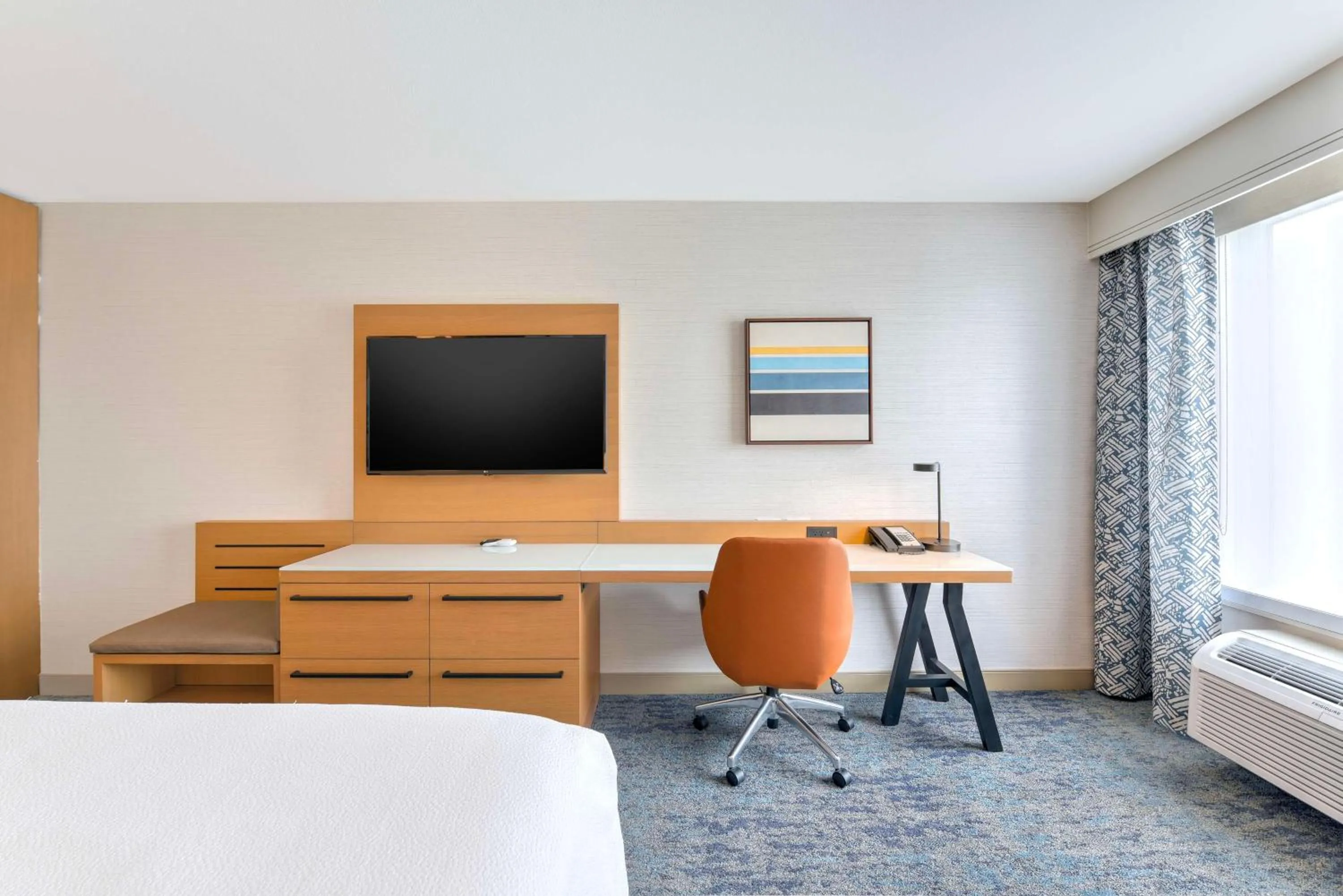 King Room with Bath Tub - Disability Access in Hilton Garden Inn LAX - El Segundo