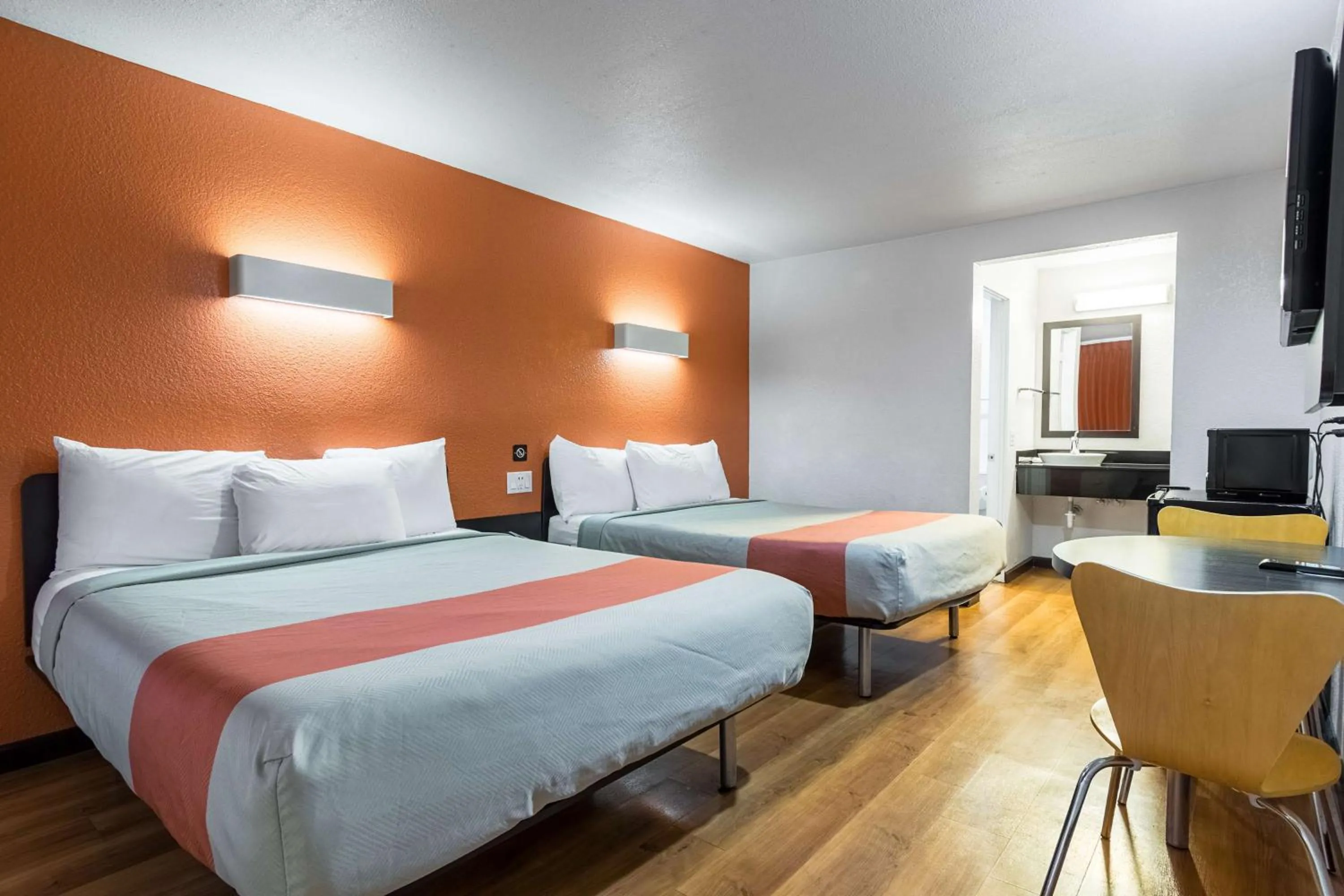 Quadruple Room - Non-Smoking in Motel 6 Riverside, CA - UCR East