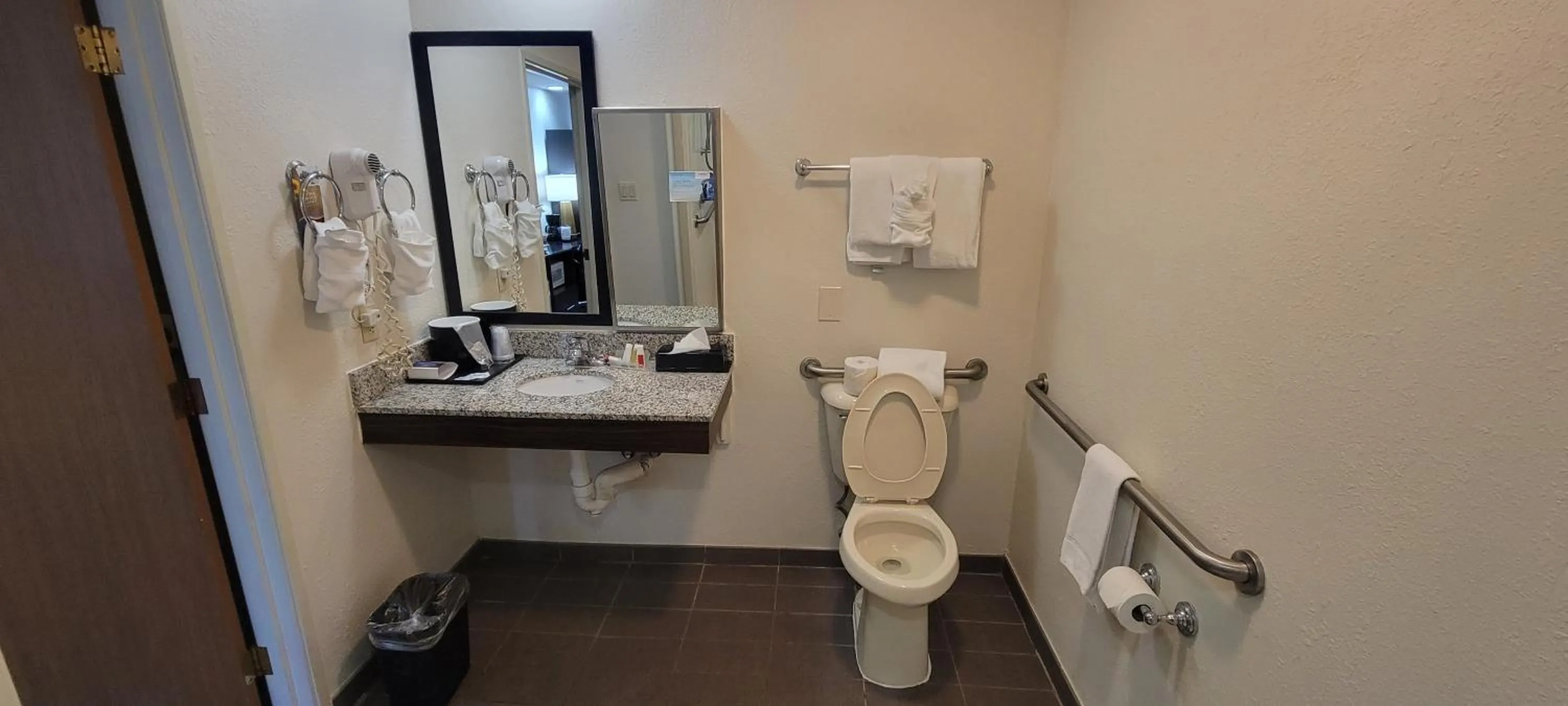 Deluxe Queen Room - Disability Access/Non-Smoking in Baymont by Wyndham Pueblo