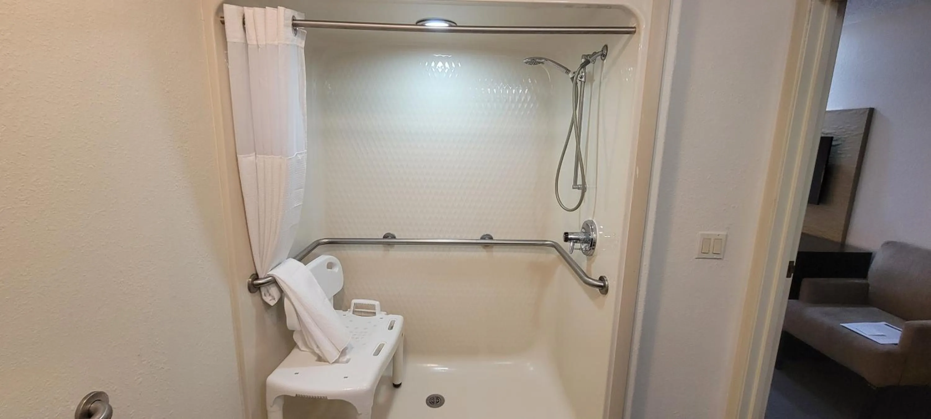 Queen Room - Disability Access/Non-Smoking in Baymont by Wyndham Pueblo