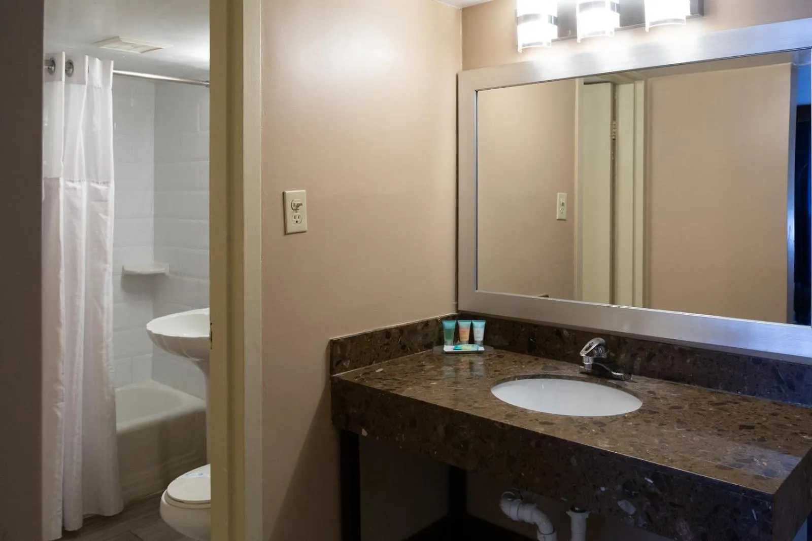 Deluxe Queen Room with Two Queen Beds - Non-Smoking in Hotel Pentagon