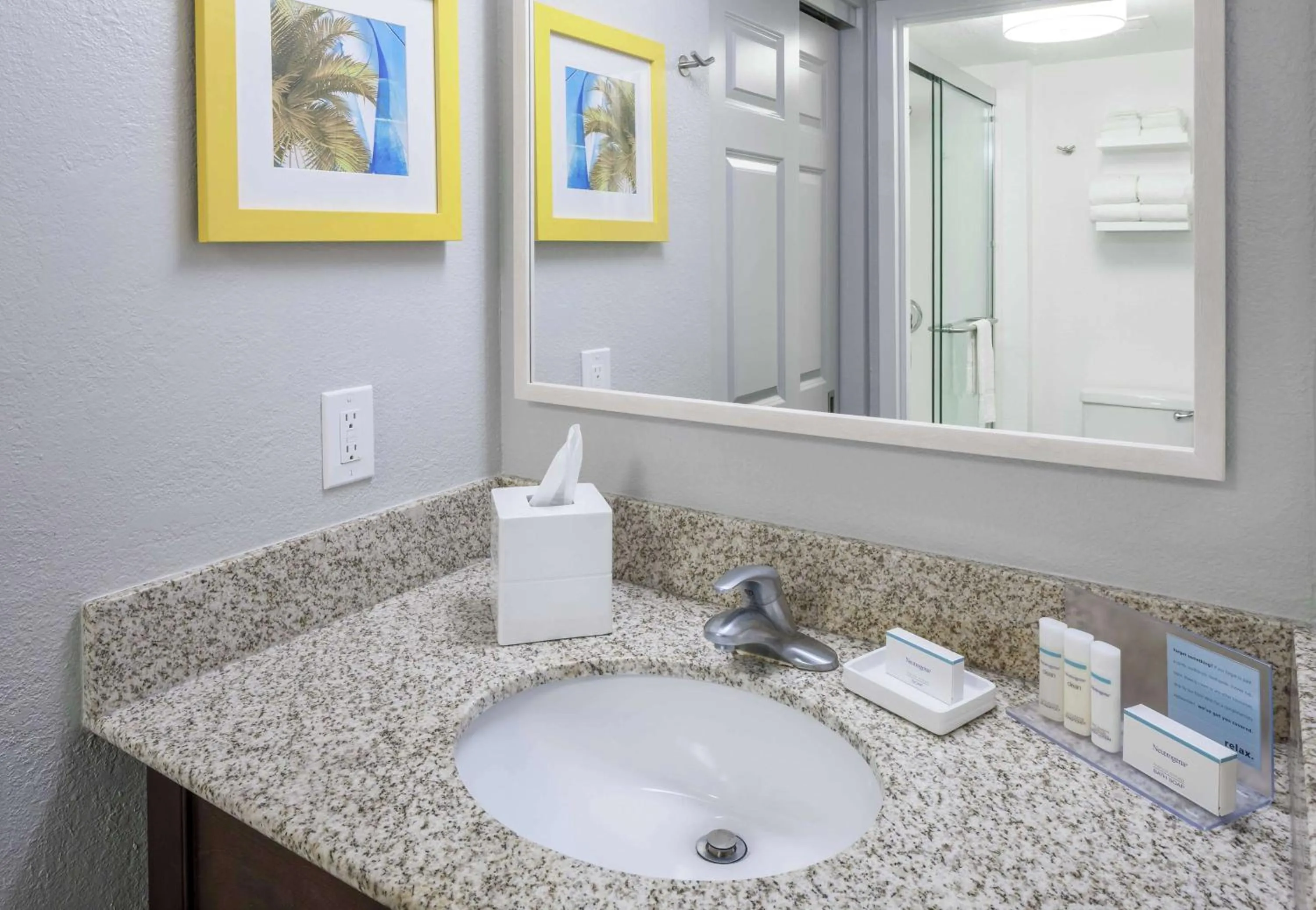 Queen Room with Two Queen Beds and Accessible Tub - Mobility Access in Hampton Inn & Suites Miami-Doral Dolphin Mall