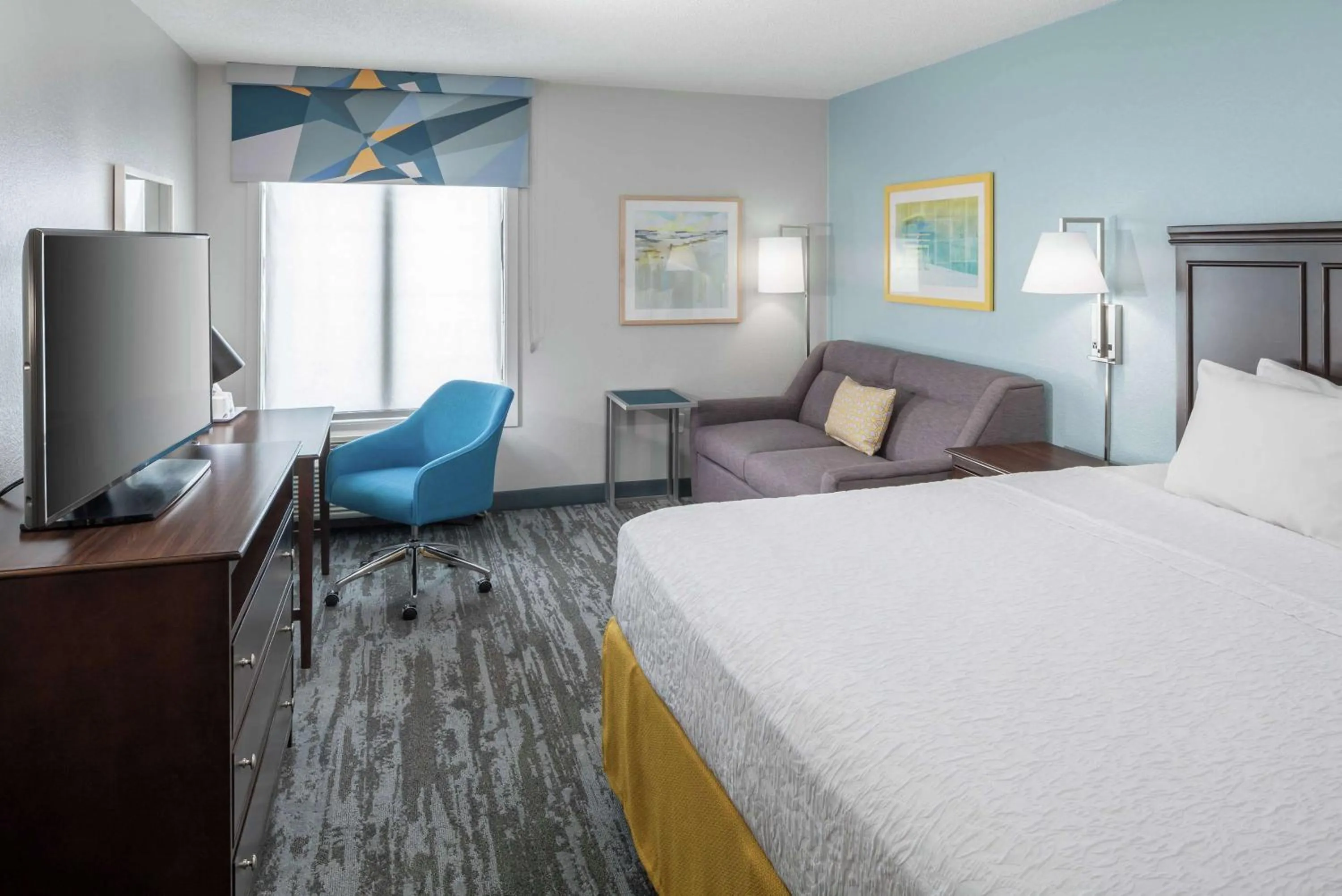 King Room with Sofa Bed and Study - Non-Smoking in Hampton Inn & Suites Miami-Doral Dolphin Mall