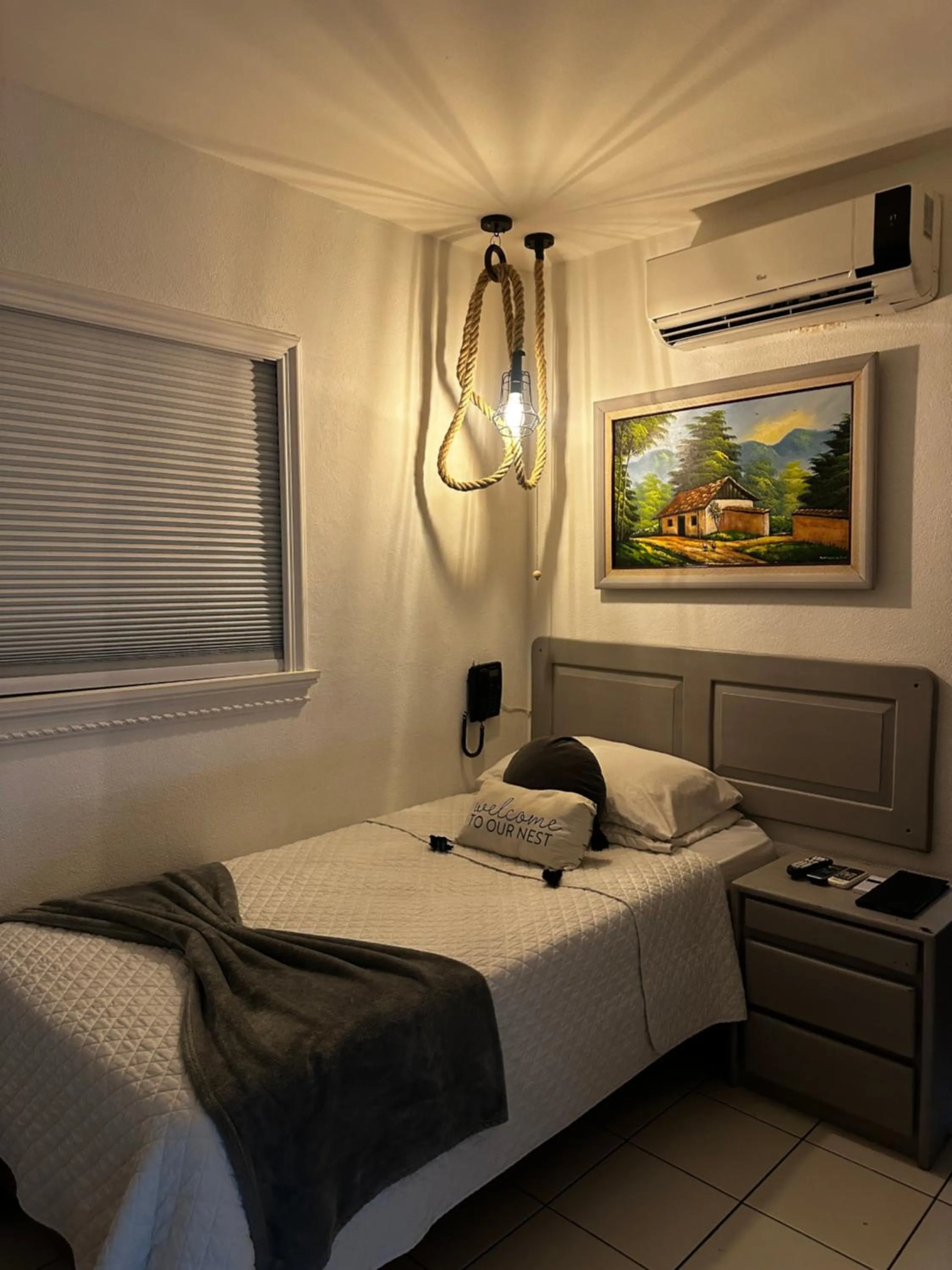 1 twin bed / Single Guest Room in Berlor Airport Inn