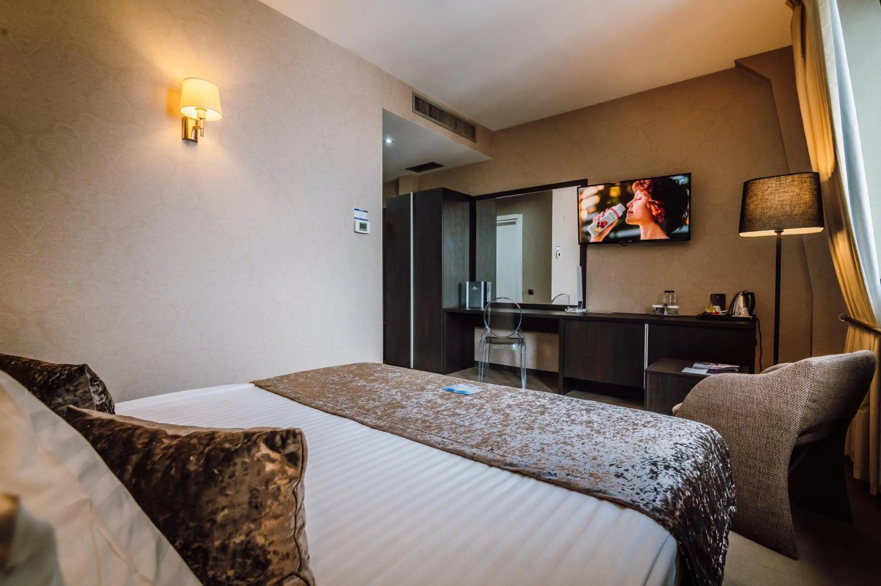 Superior Double or Twin Room in Plaza V Hotel