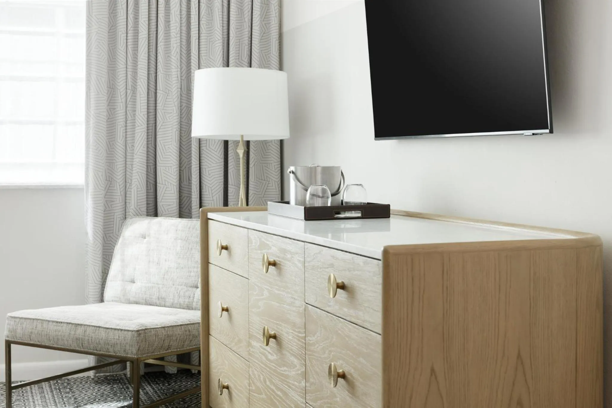 Queen Room with Roll In Shower - Mobility Accessible in Kimpton Surfcomber Hotel by IHG