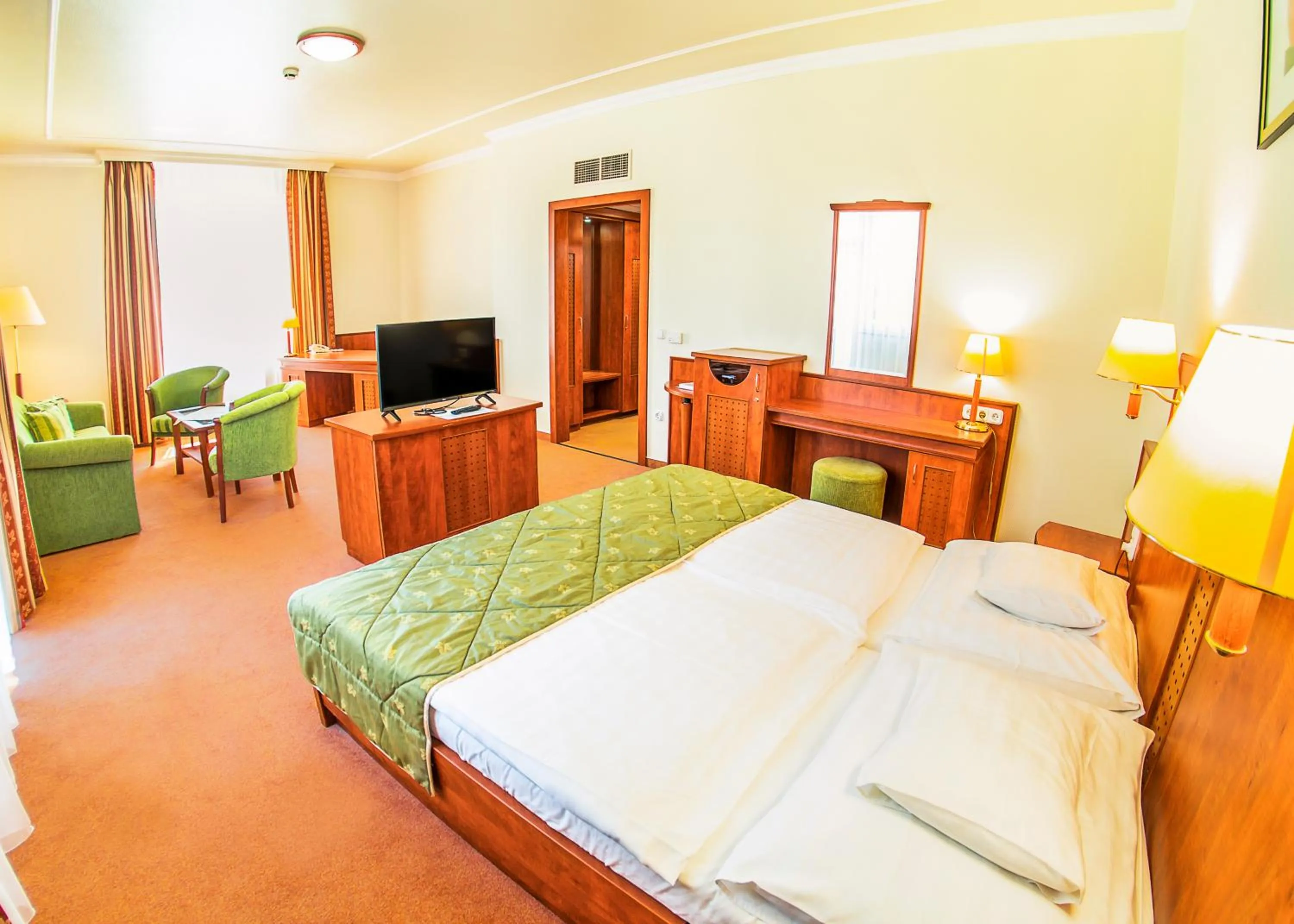 Deluxe Apartment with Balcony - New Building in Hotel Silver