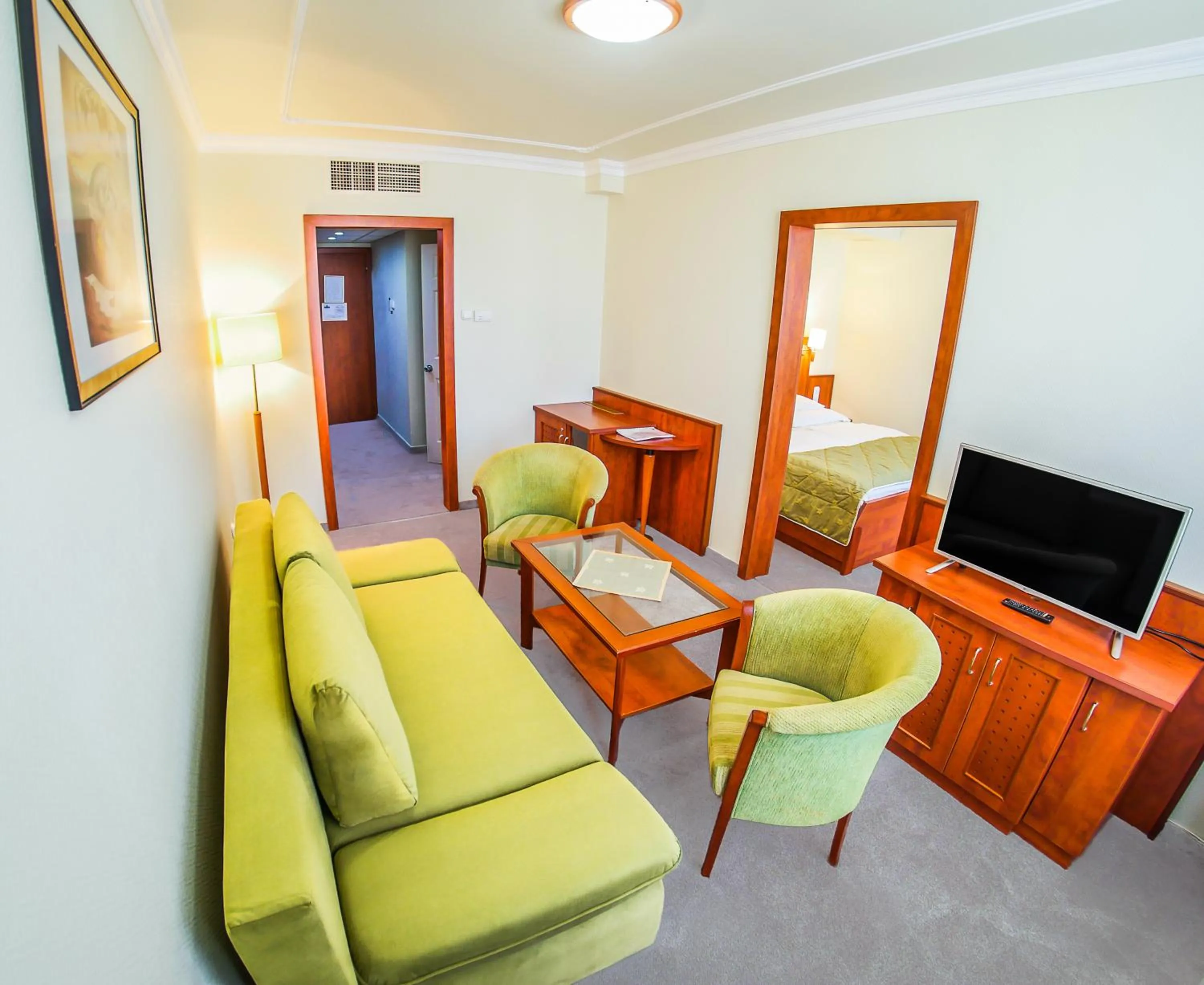 One-Bedroom Apartment with Balcony - Main Building in Hotel Silver