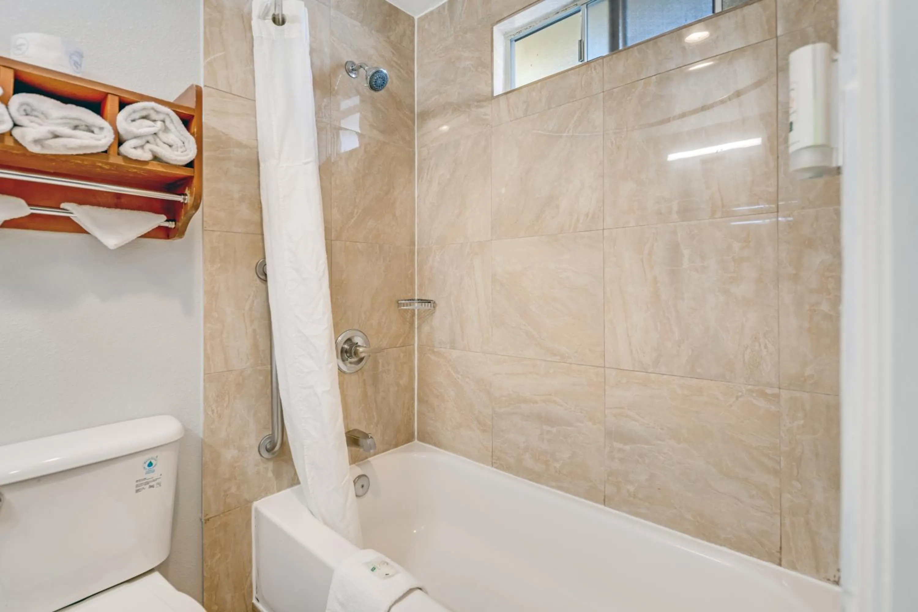 Queen Room with Two Queen Beds - Non-Smoking in Quality Inn Santa Cruz