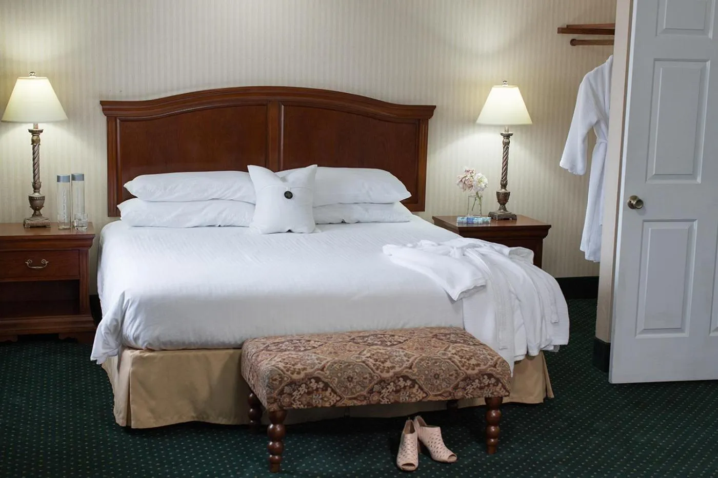 King Room in Rogue Regency Inn & Suites