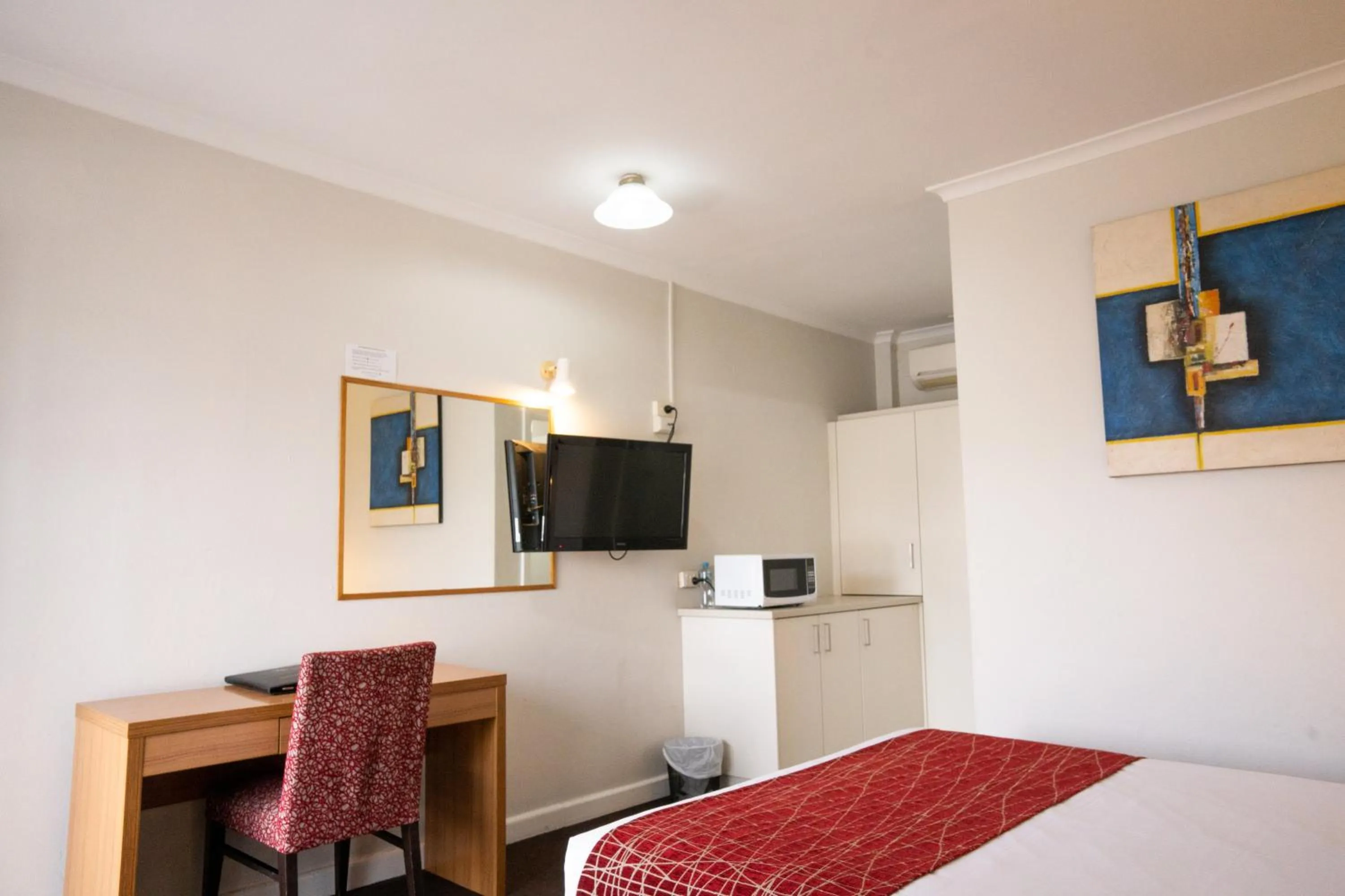 Standard Double Room in Admiralty Inn