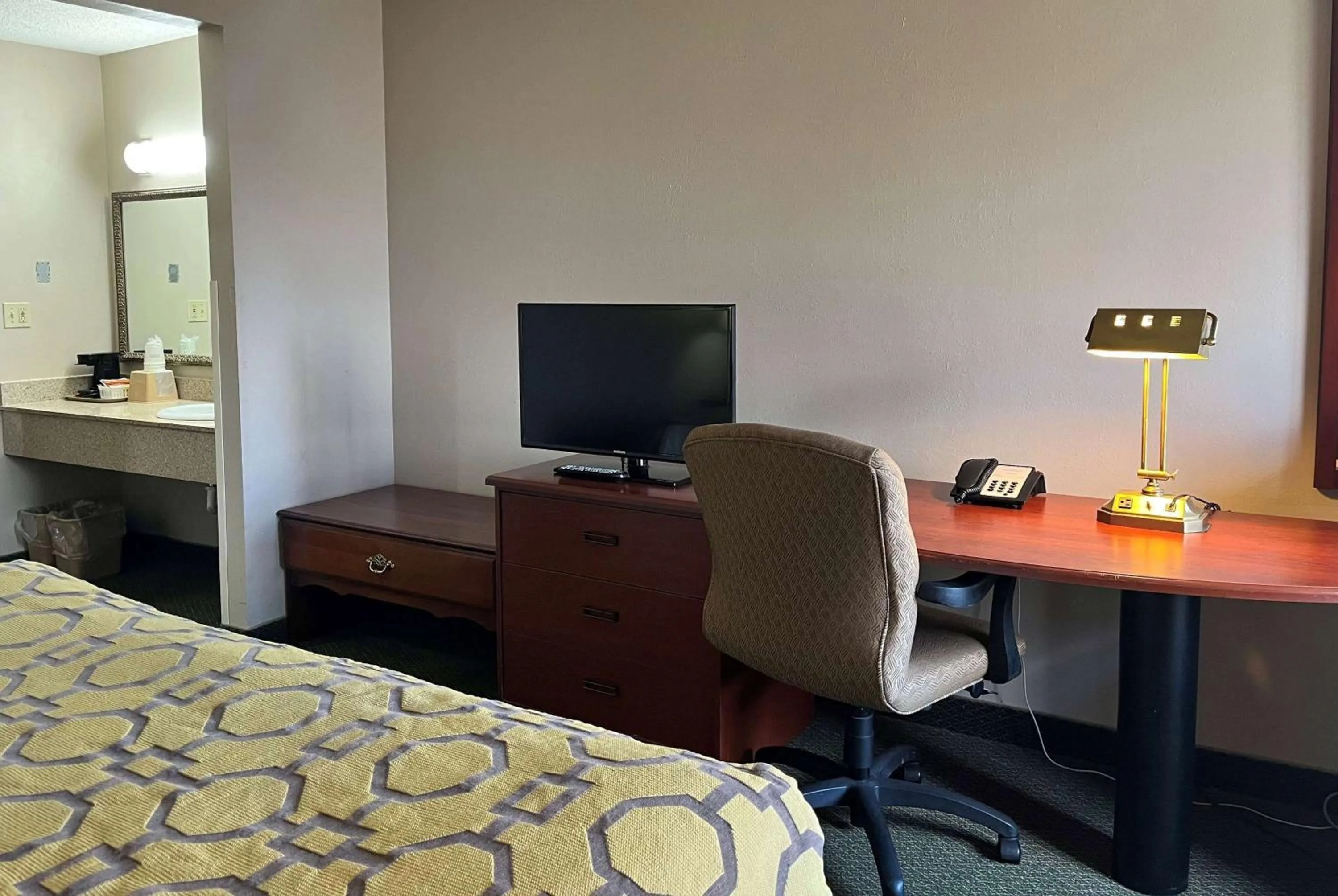 King Room - Non-Smoking in Baymont by Wyndham Corydon