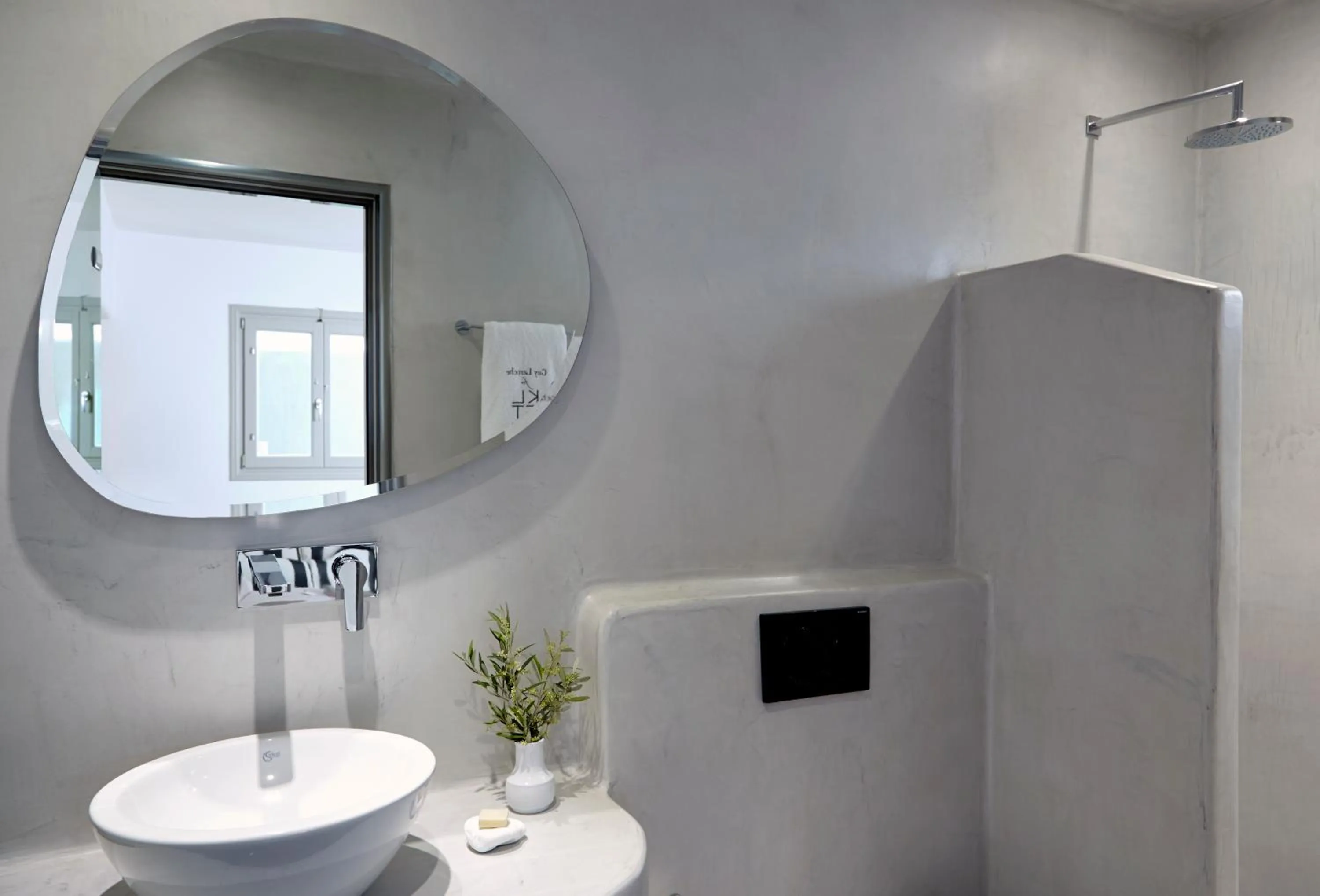 Grand Elegant Suite Open Plan with Sea View - Top Floor in Kalisti Hotel & Suites