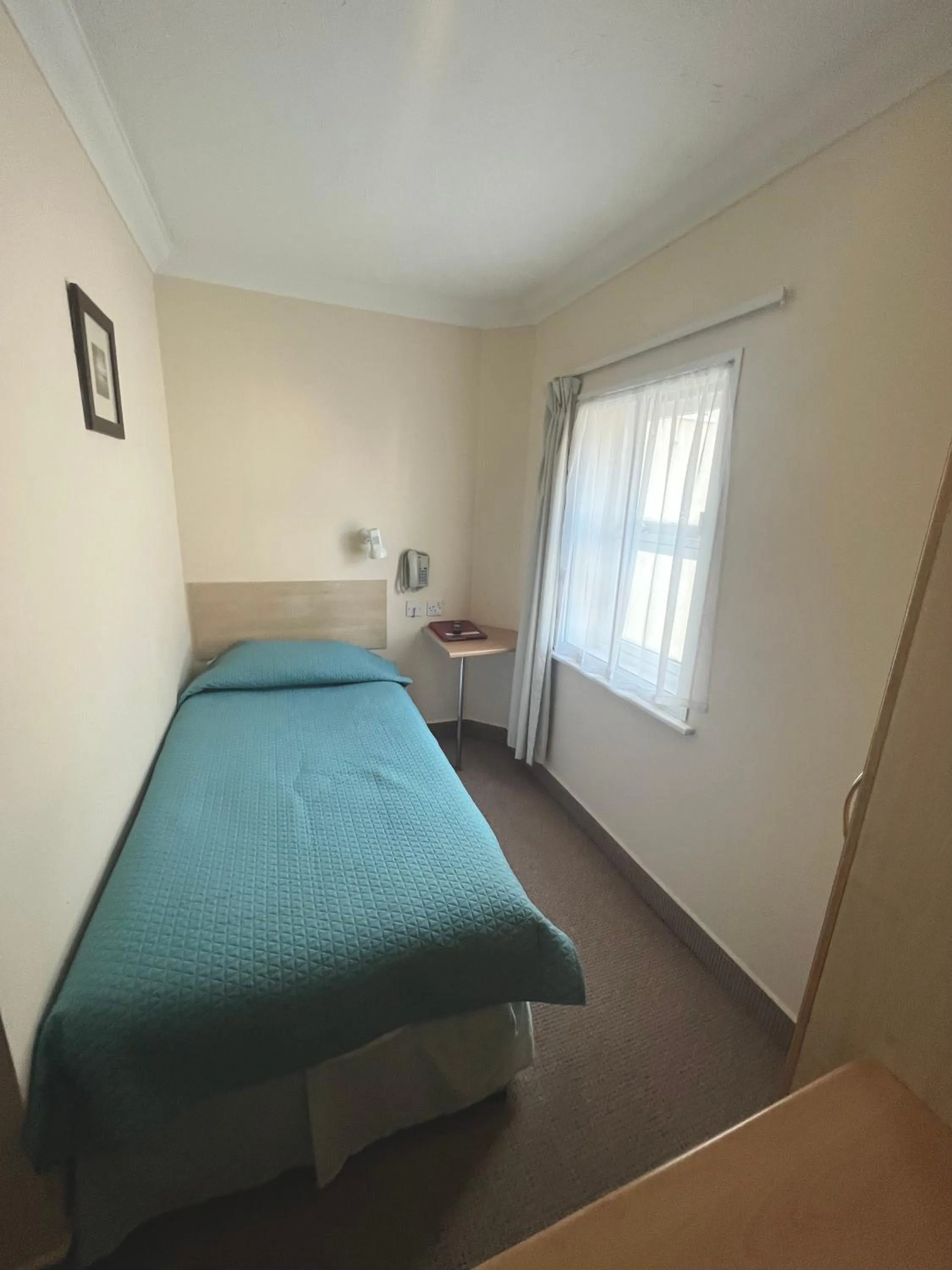 Single Room in Eastbourne Riviera Hotel