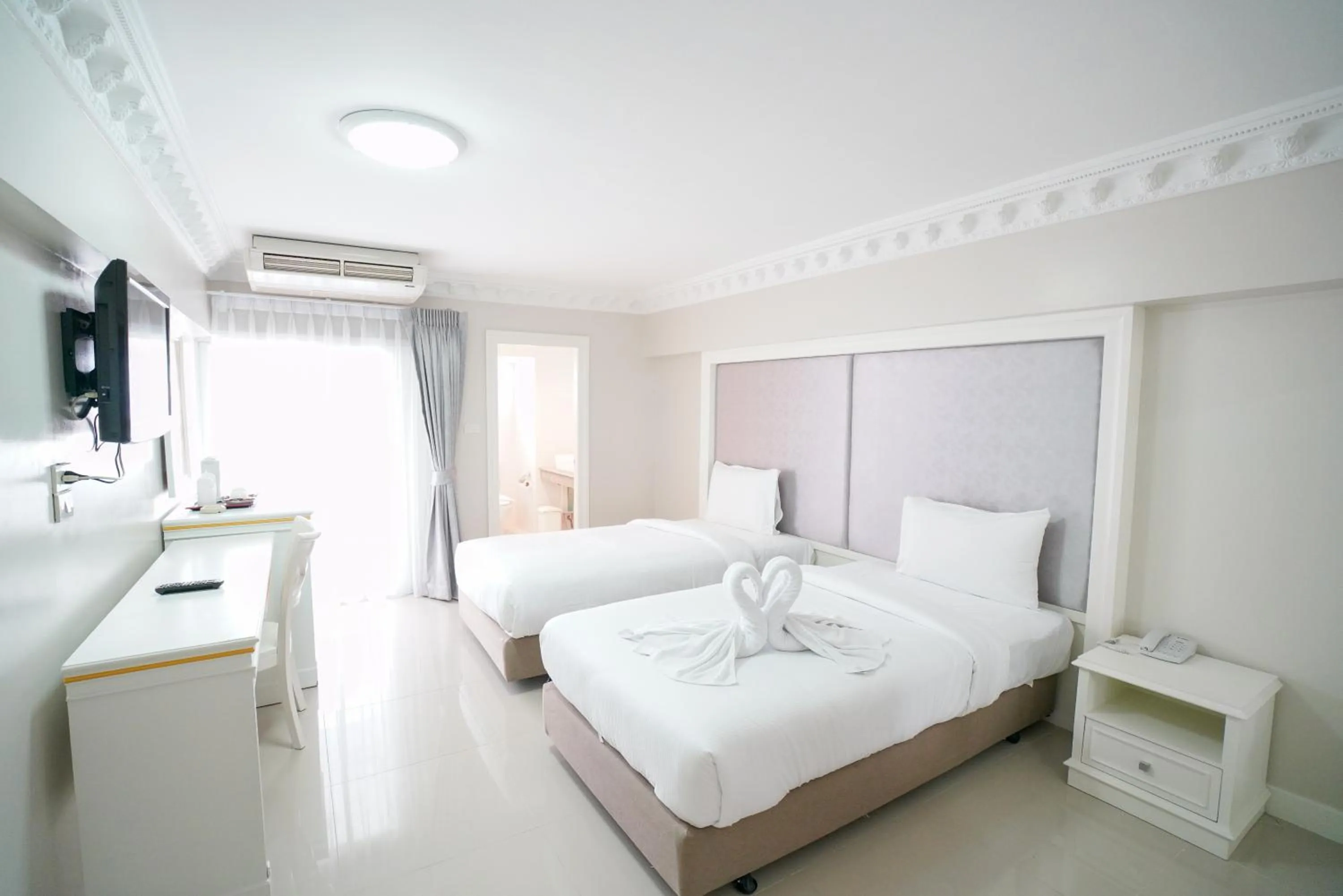 Deluxe Twin Room in Romance Hotel Sukhumvit 97