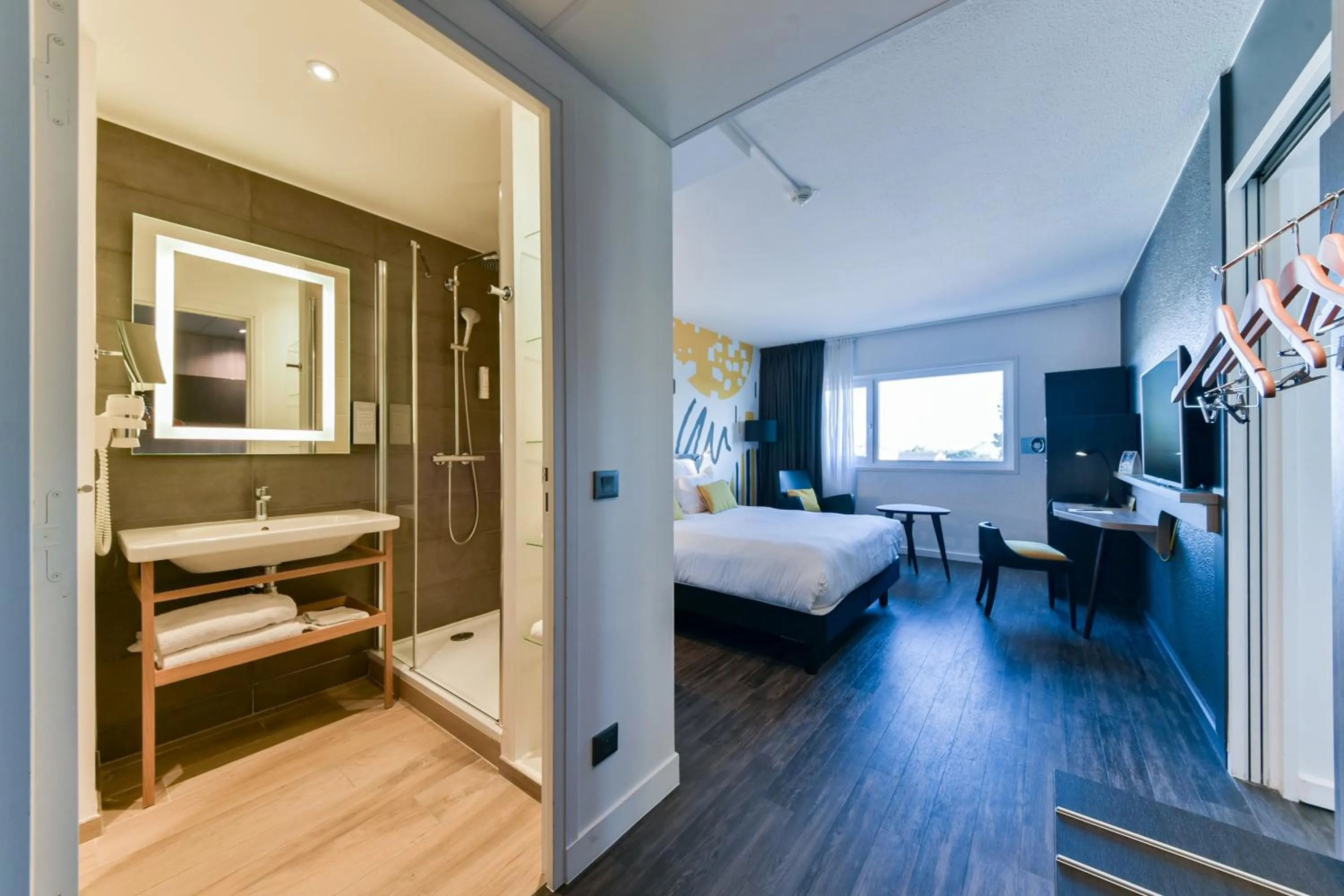 Suite with 1 Double Bed and 1 Sofa Bed in Golden Tulip Roissy Saint Witz