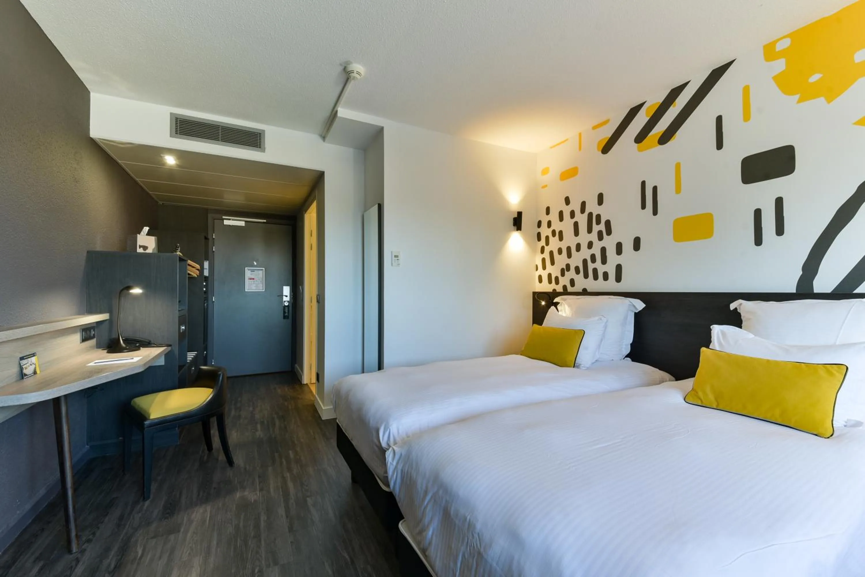 Superior Twin Room in Golden Tulip Roissy Saint Witz