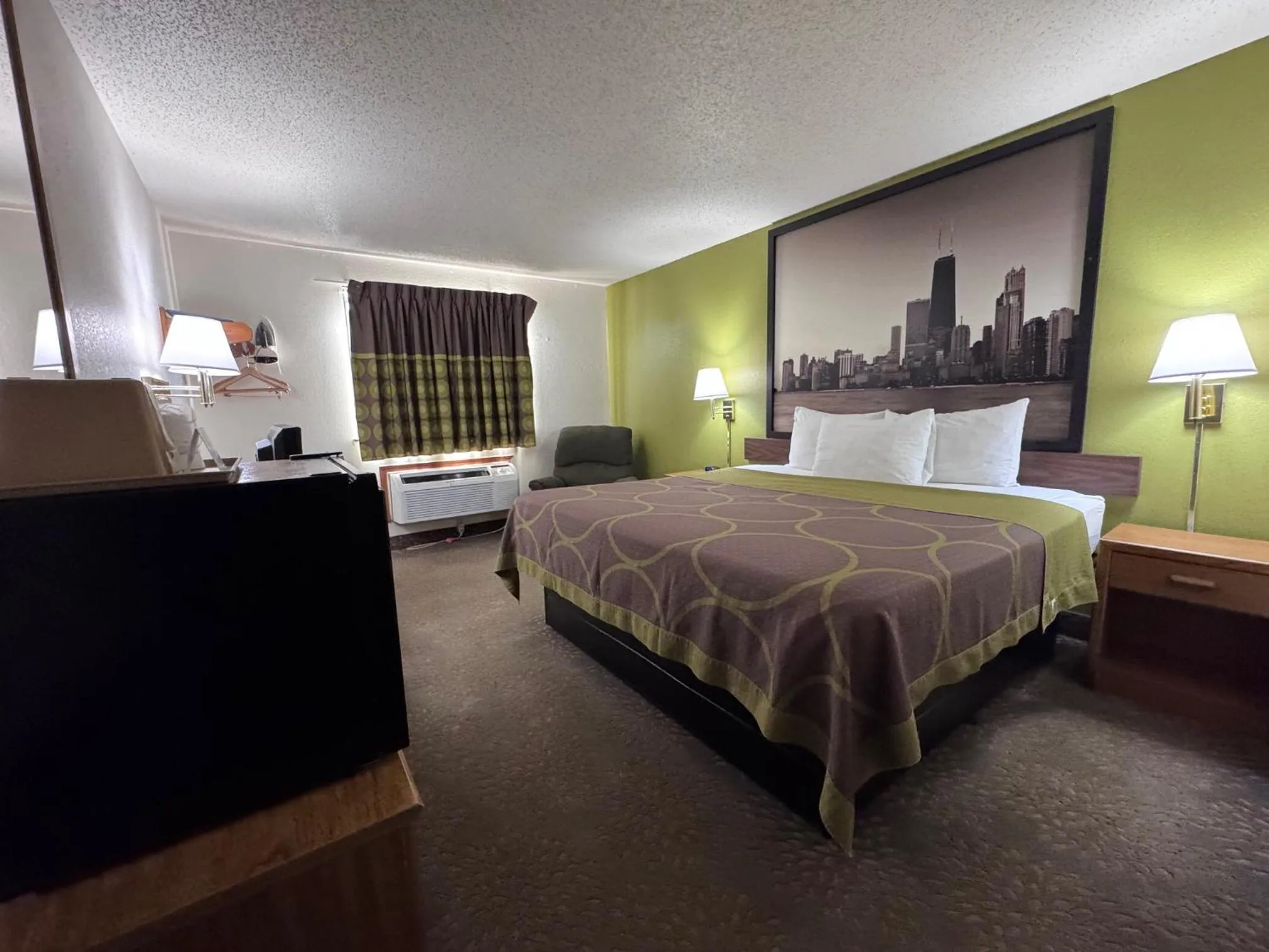 King Room - Non-Smoking in Super 8 by Wyndham Mokena/Frankfort /I-80