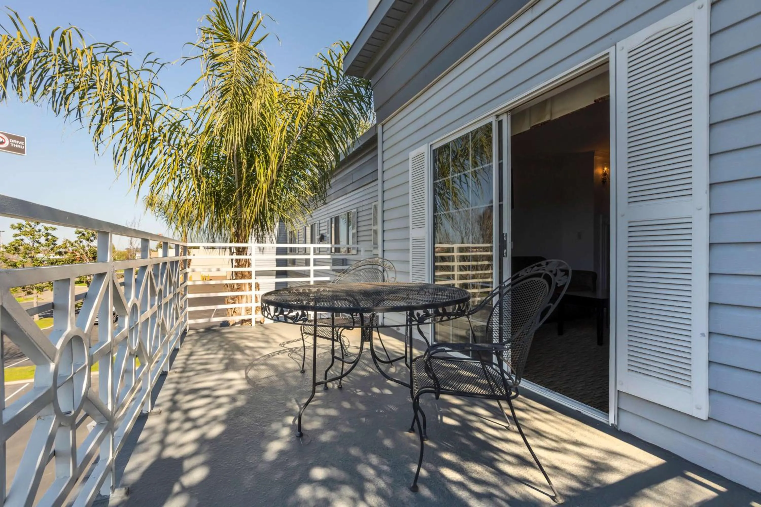 One-Bedroom King Suite in Best Western Colonial Inn