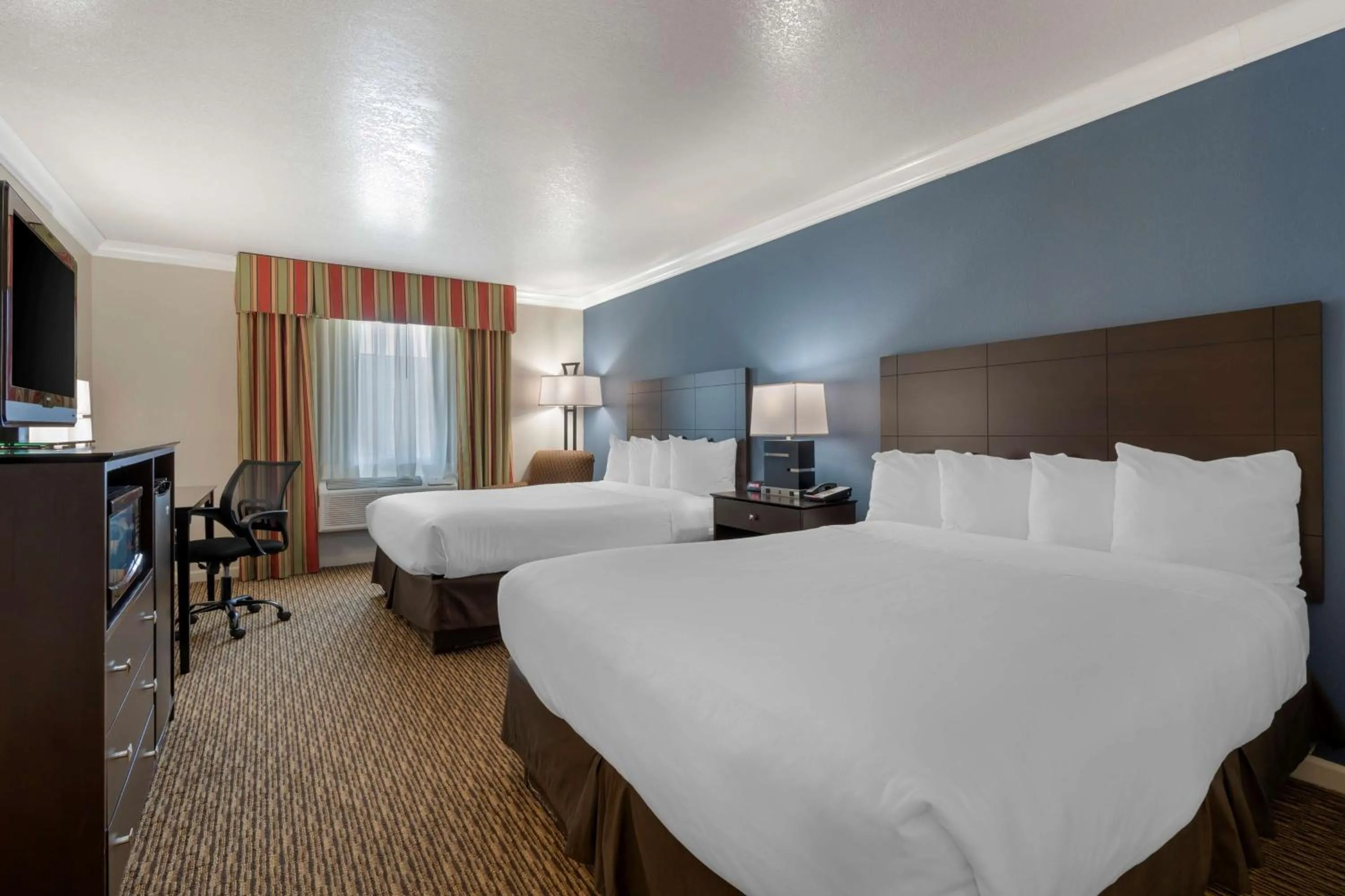 Queen Room with Two Queen Beds and Roll-In Shower - Mobility Accessible in Best Western Colonial Inn