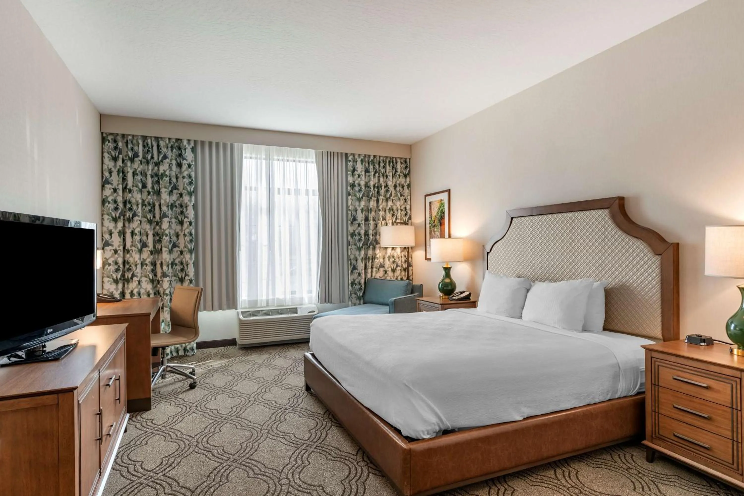 King Room with Roll-In Shower - Mobility Access/Communication Assistance in Best Western Premier Pasco Inn and Suites