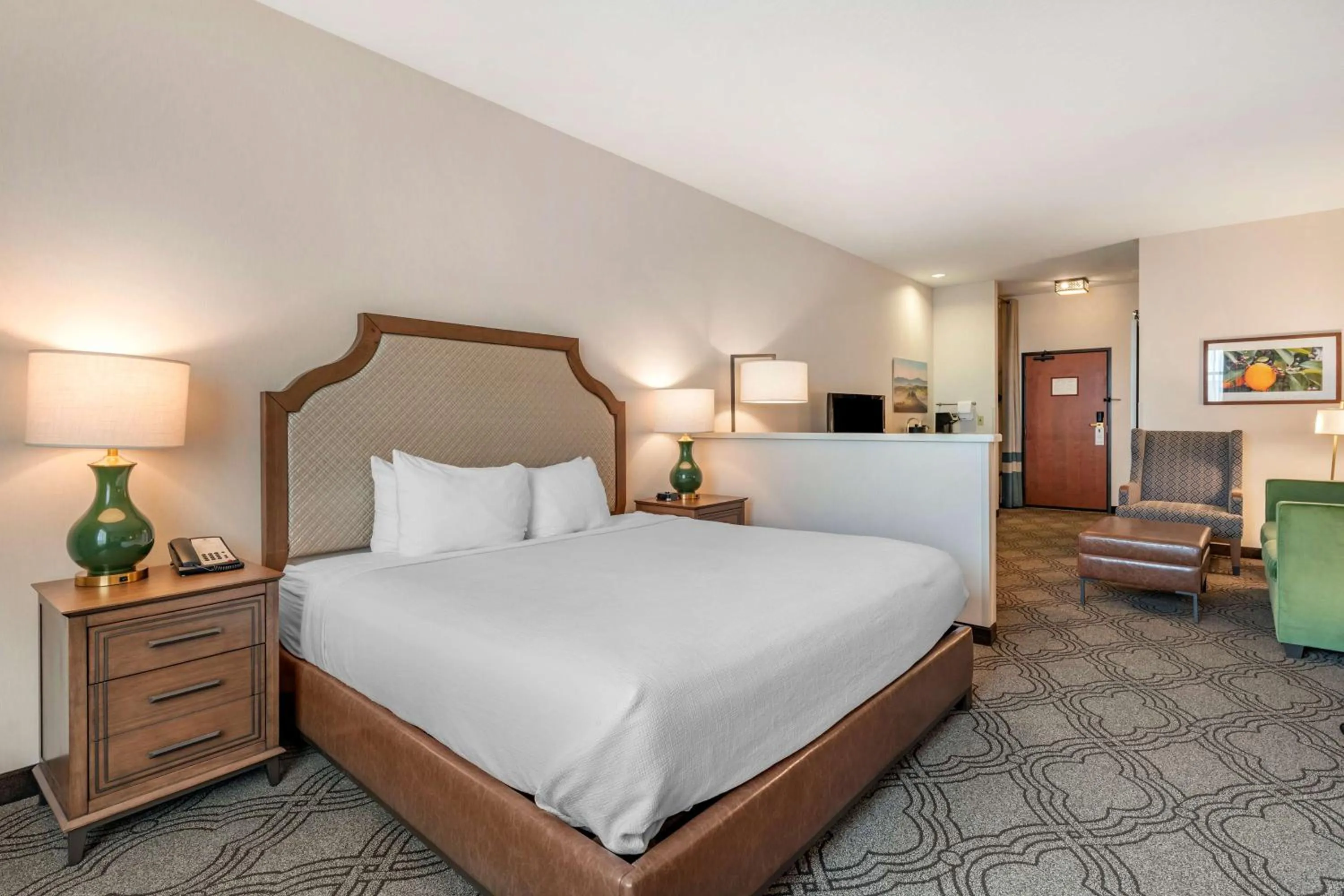 King Suite with Spa Bath in Best Western Premier Pasco Inn and Suites