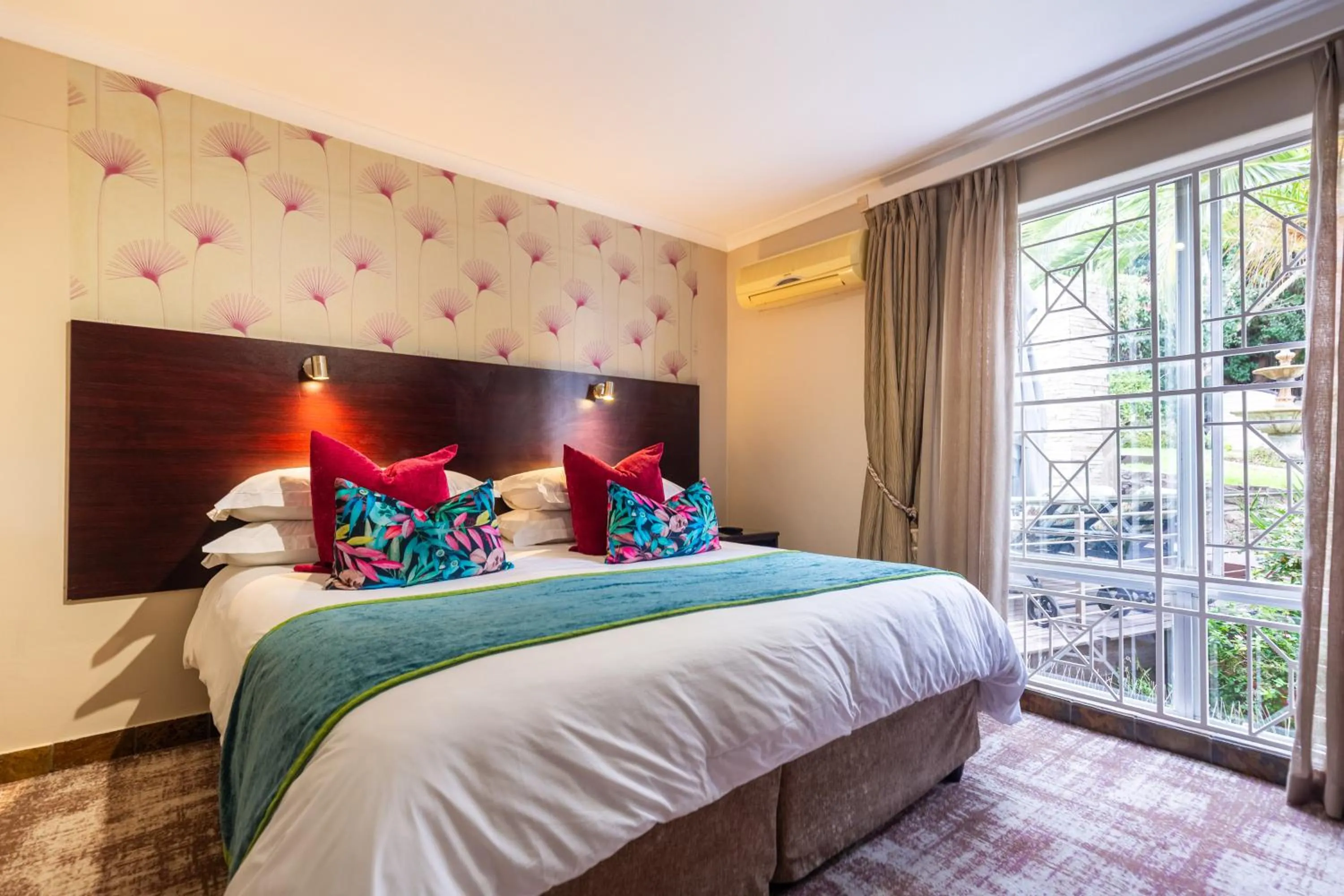 Superior Double or Twin Room in Signal Hill Lodge