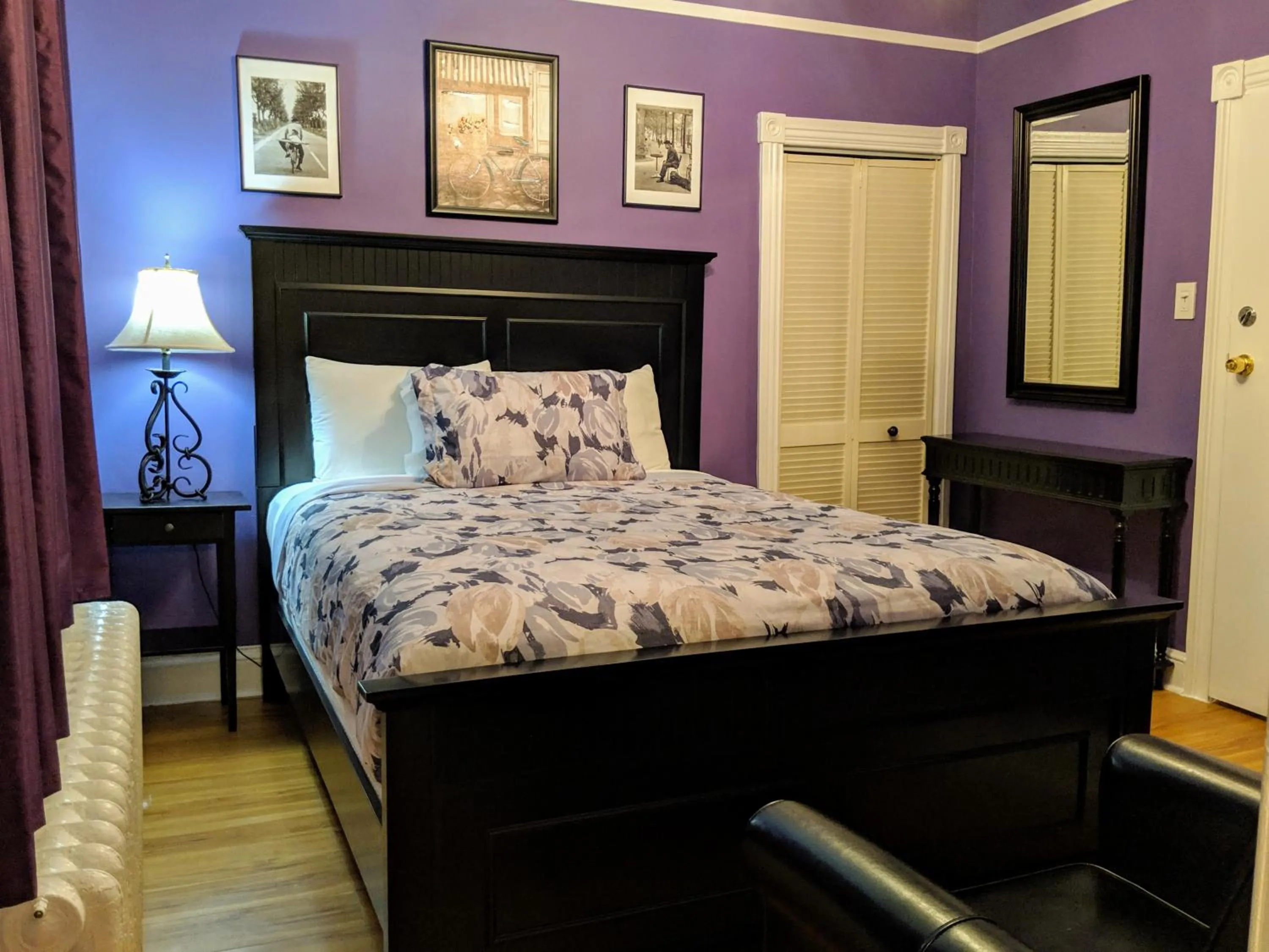 Deluxe Queen Room in Chelsea Pub and Inn