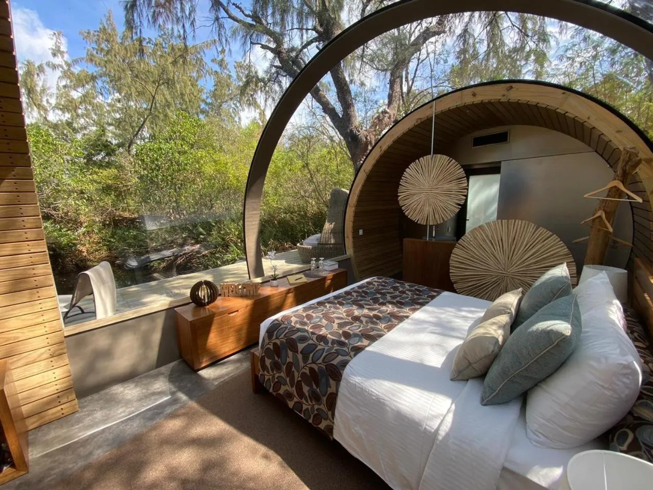 ECOLODGE Tidal Lake in Bubble Lodge Ile aux Cerfs Island