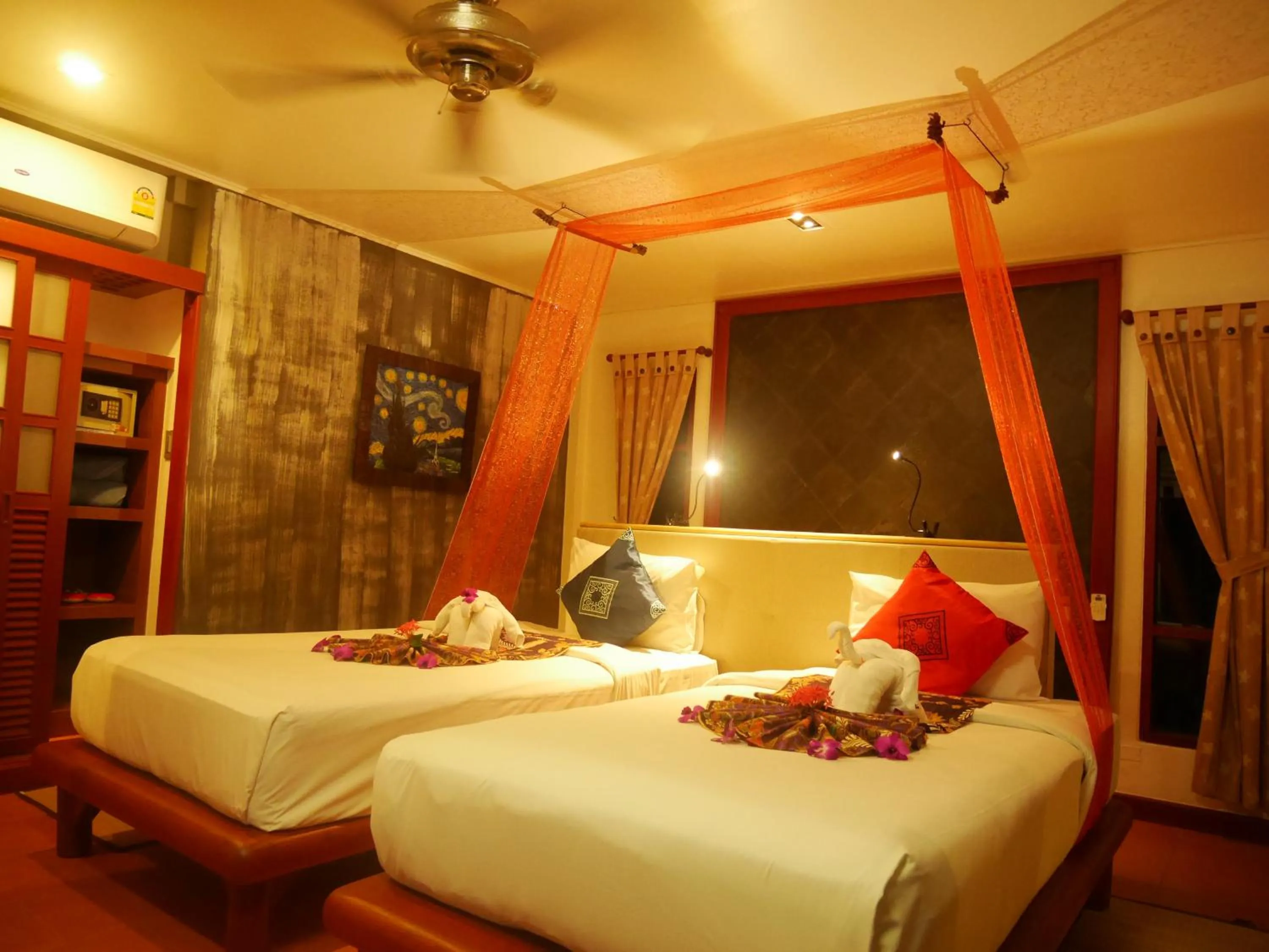 Deluxe Twin Room in Bangtao Beach Chalet Resort