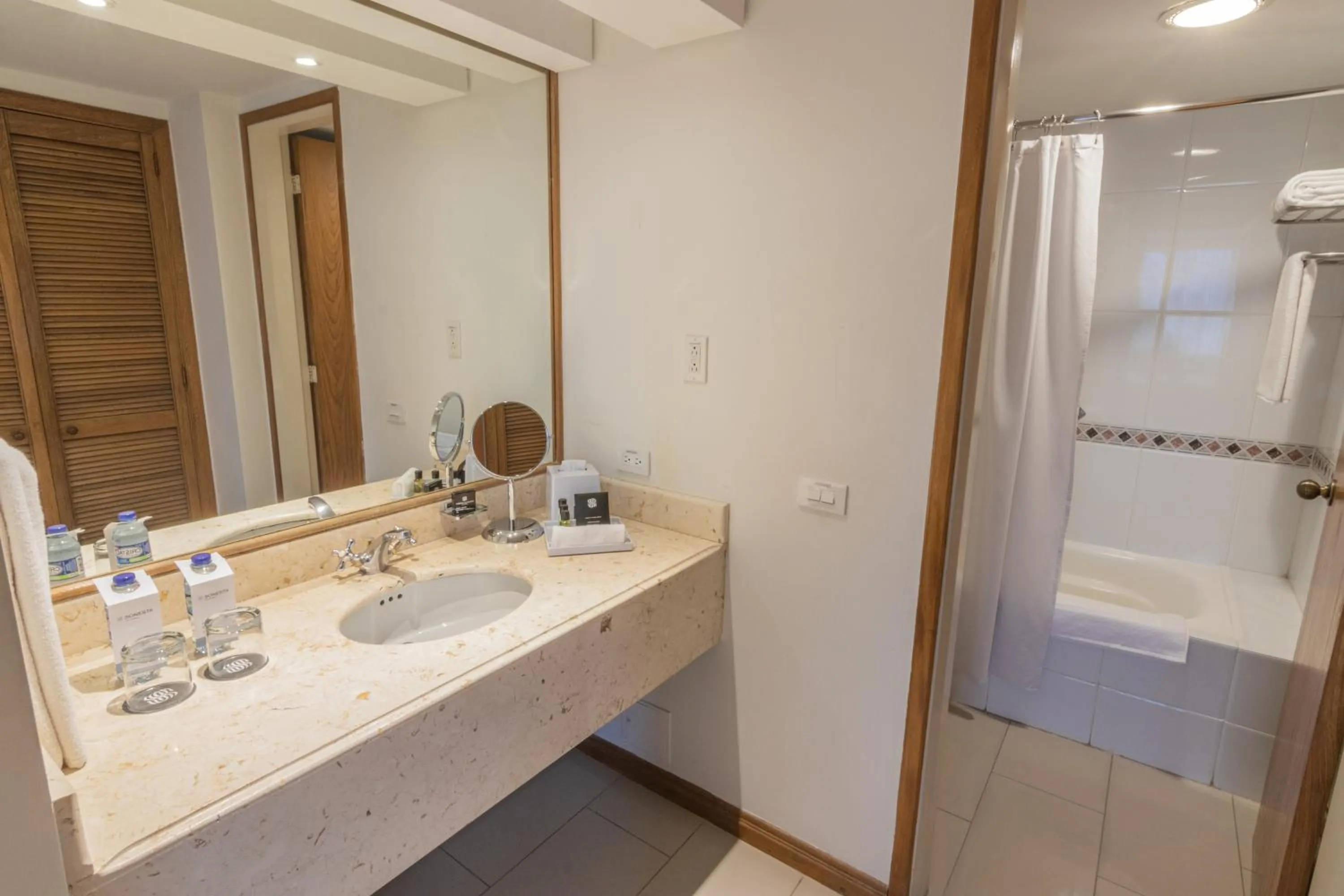 Twin Room - single occupancy in Sonesta Hotel Cali