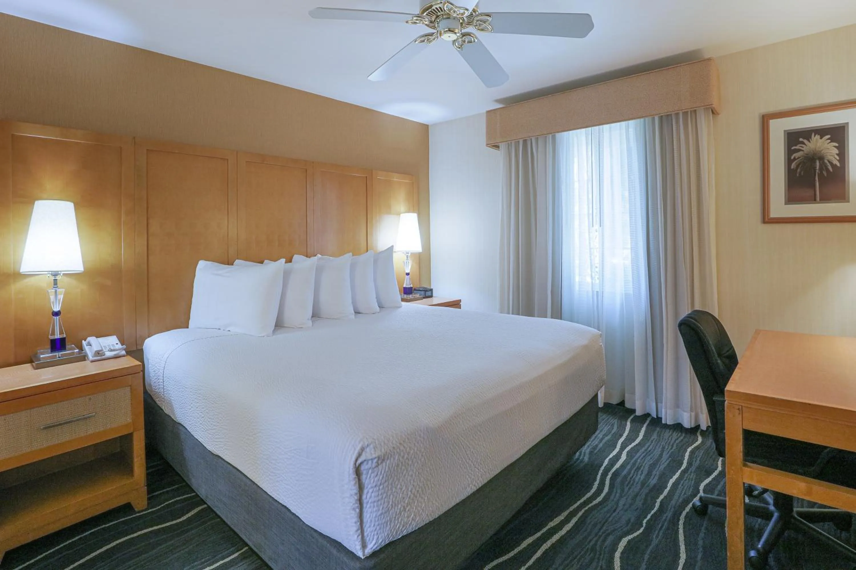 Business King Room with Sofa bed- Non-Smoking in Ramada by Wyndham Costa Mesa/Newport Beach