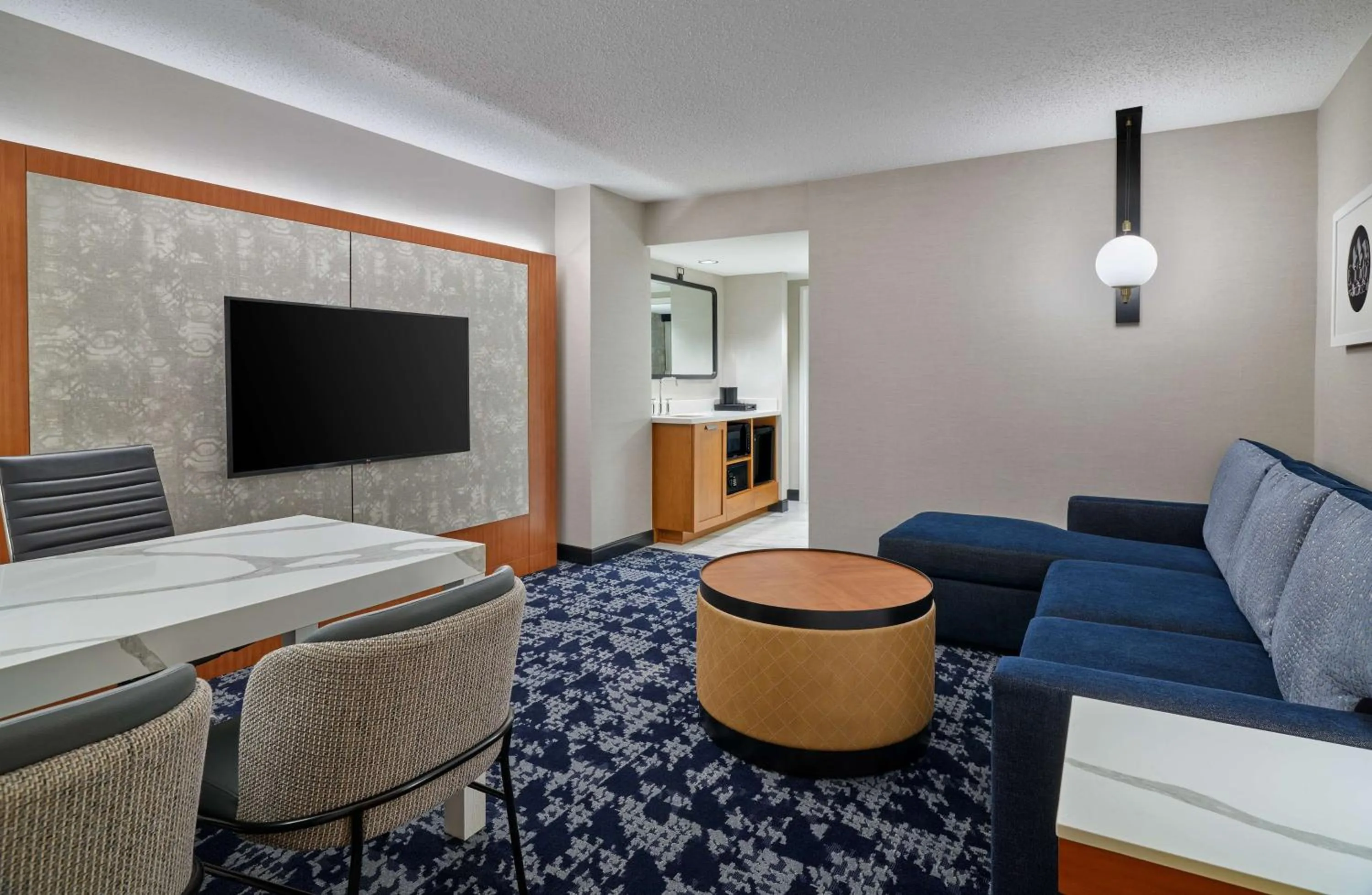 One-Bedroom Suite - Hearing Access in Embassy Suites by Hilton Washington DC Convention Center