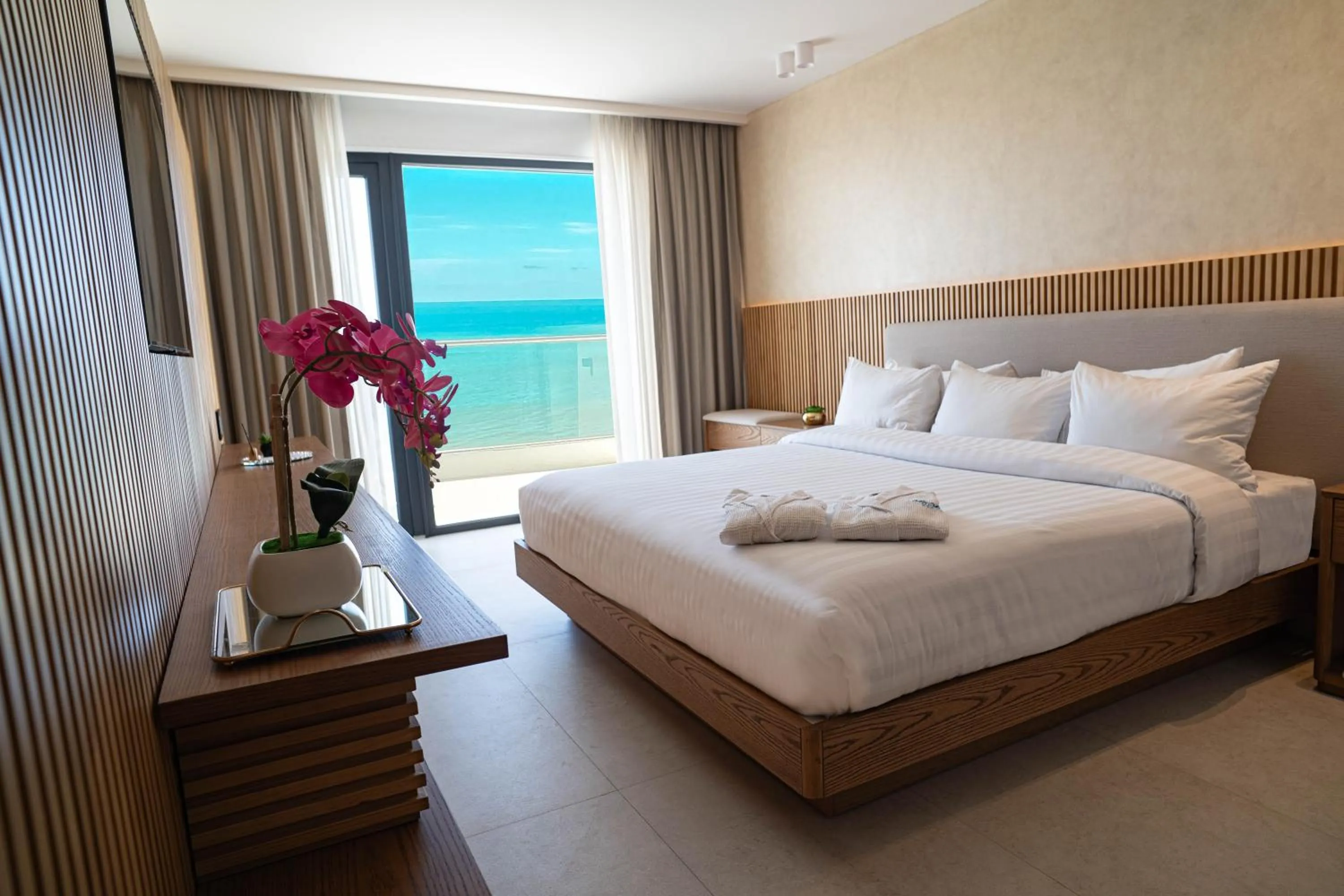 Deluxe Double Room with Balcony and Sea View in MantaHost Hotel