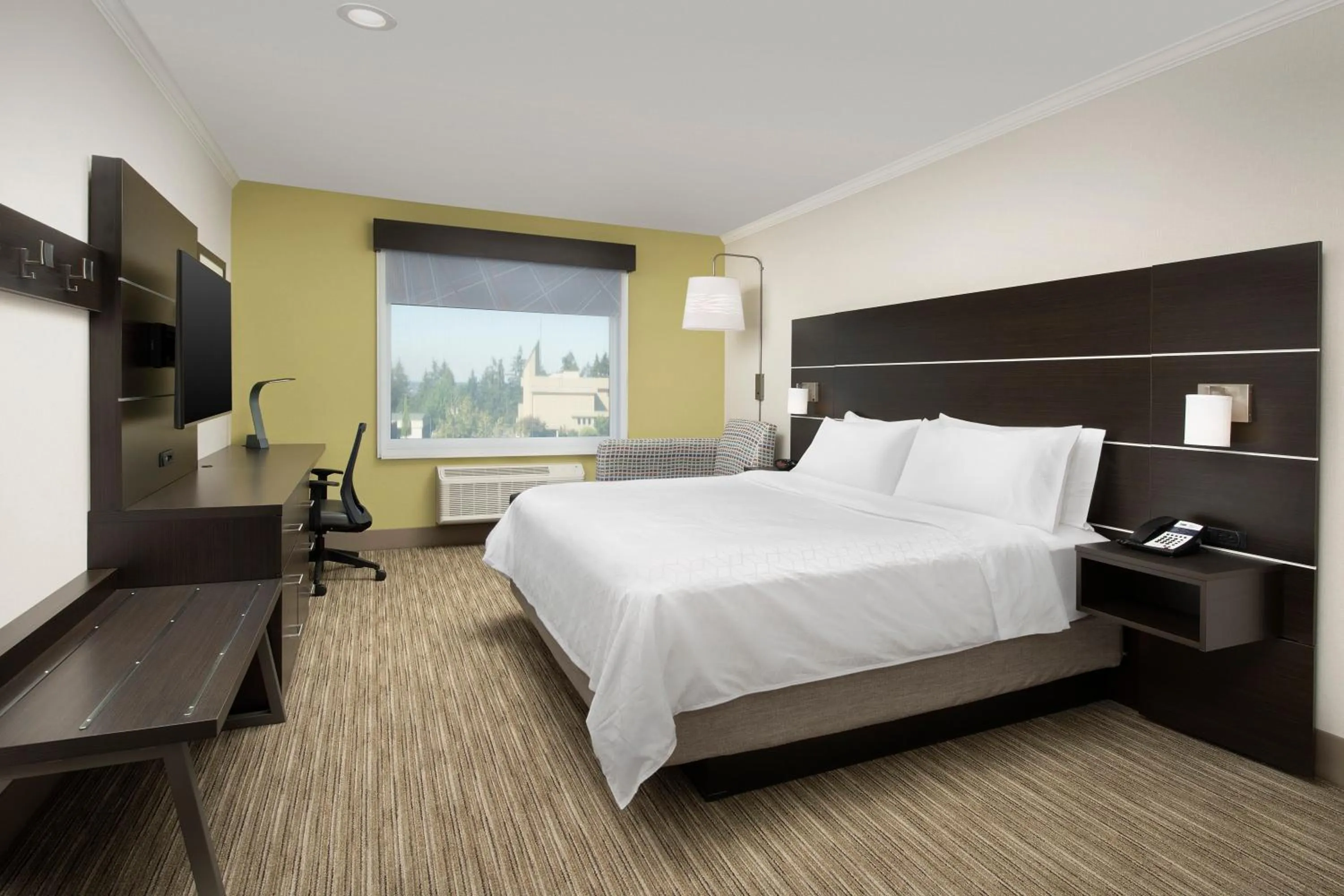 Standard King Room in Holiday Inn Express Puyallup by IHG