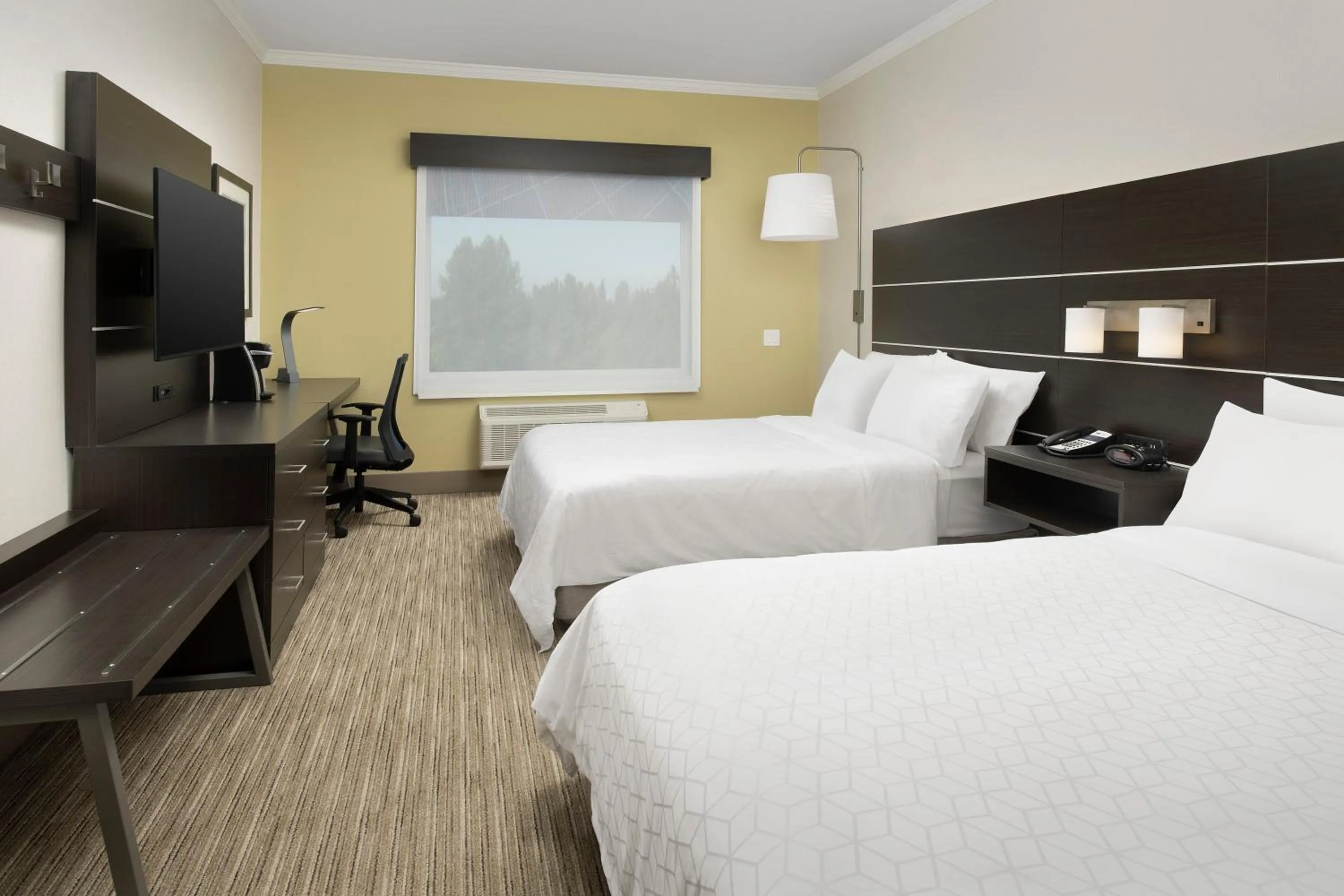 Standard Room with Two Queen Beds - Communications Accessible Tub in Holiday Inn Express Puyallup by IHG